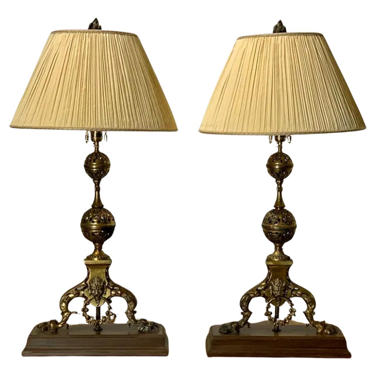 Paire de chandeliers de style Revive gothique français du 19e siècle, montés en lampe de table 