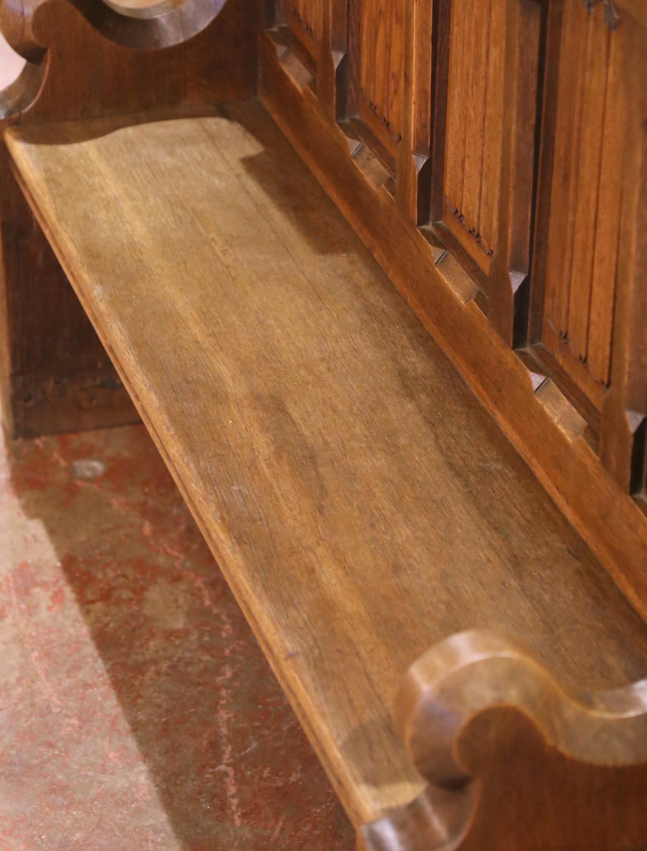 Français Banc d'église en chêne sculpté de style néo-gothique français du 19e siècle en vente