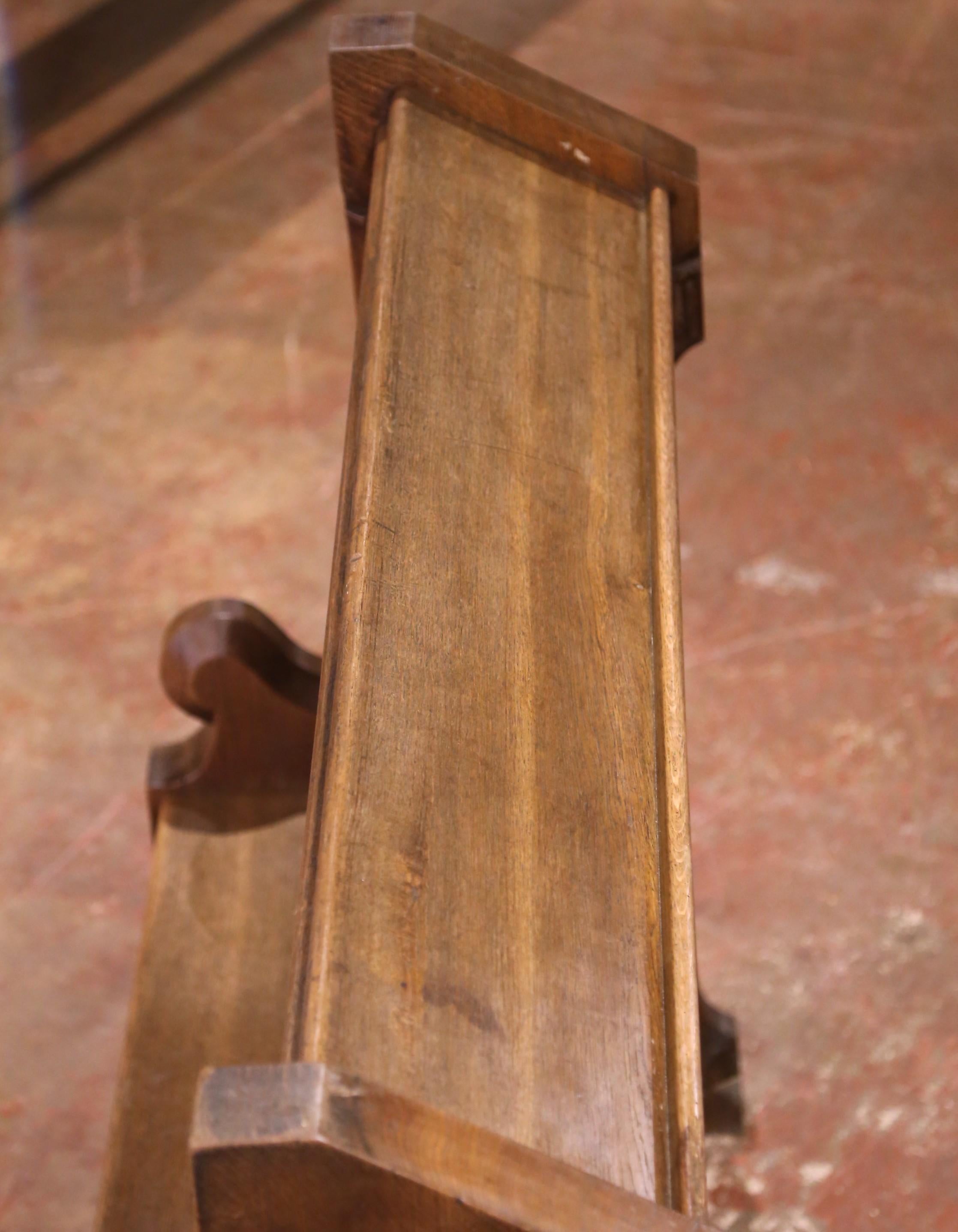 Banc d'église en chêne sculpté de style néo-gothique français du 19e siècle Excellent état - En vente à Dallas, TX