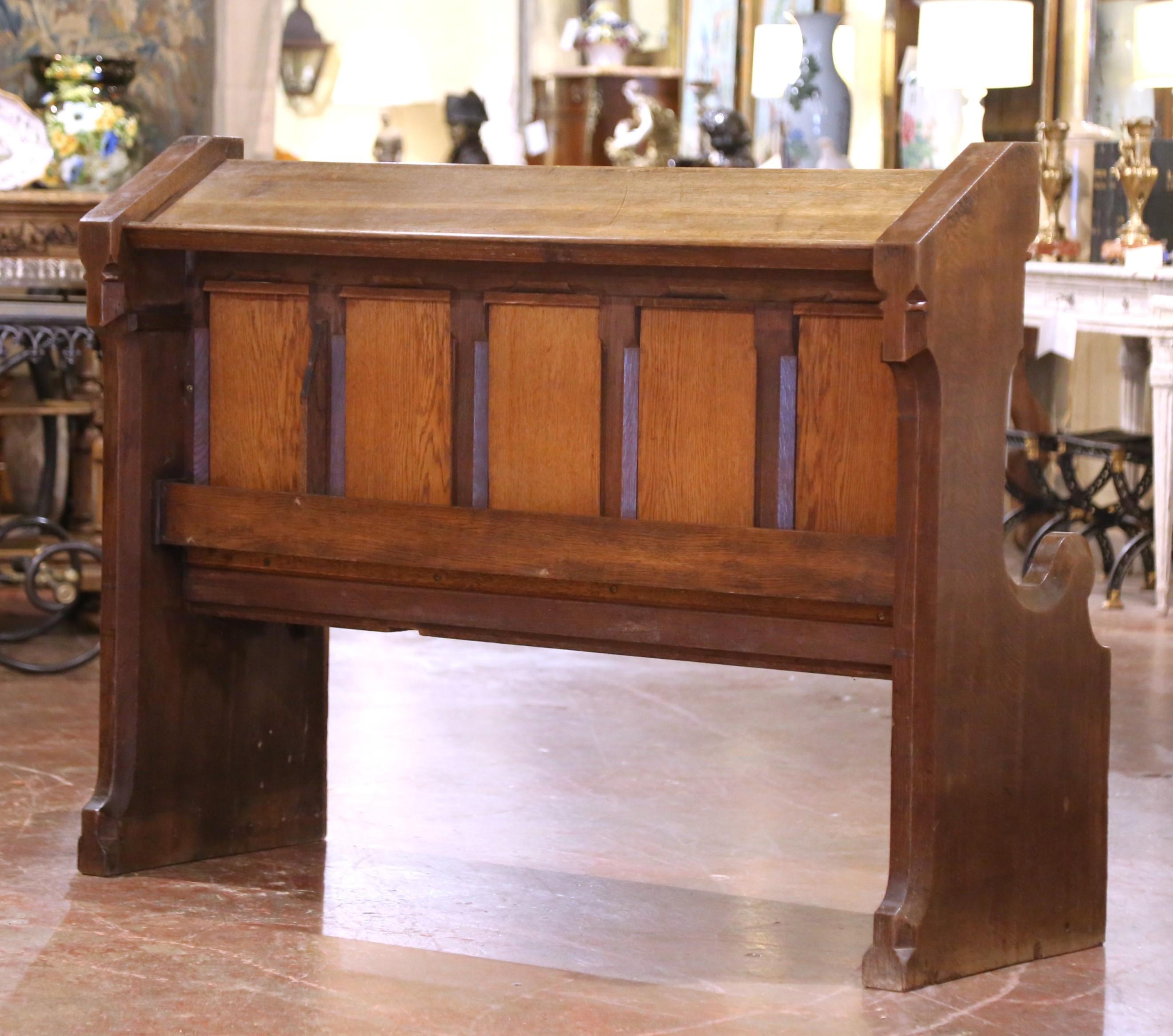 Chêne Banc d'église en chêne sculpté de style néo-gothique français du 19e siècle en vente