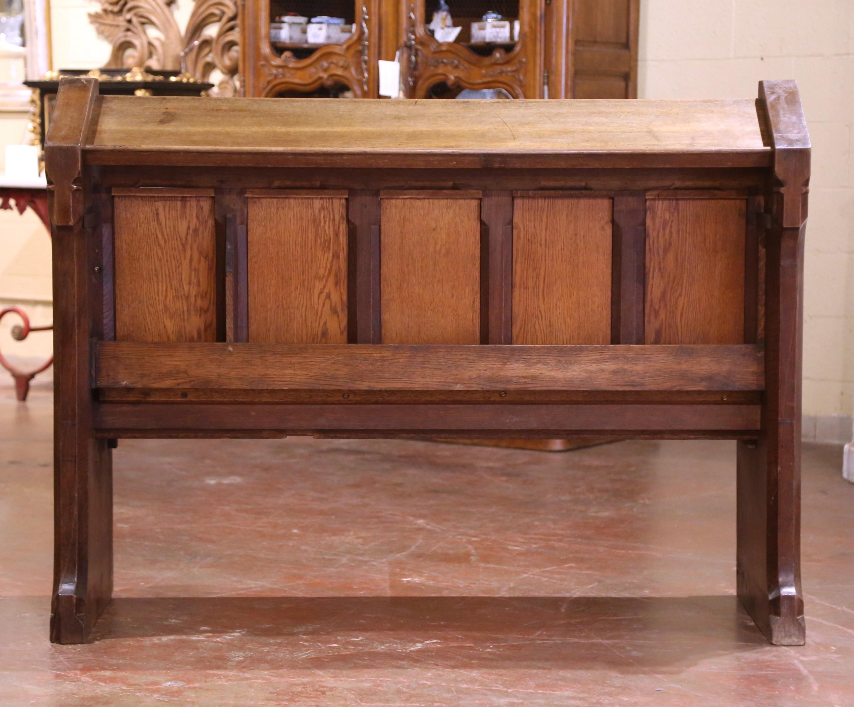 Banc d'église en chêne sculpté de style néo-gothique français du 19e siècle en vente 1