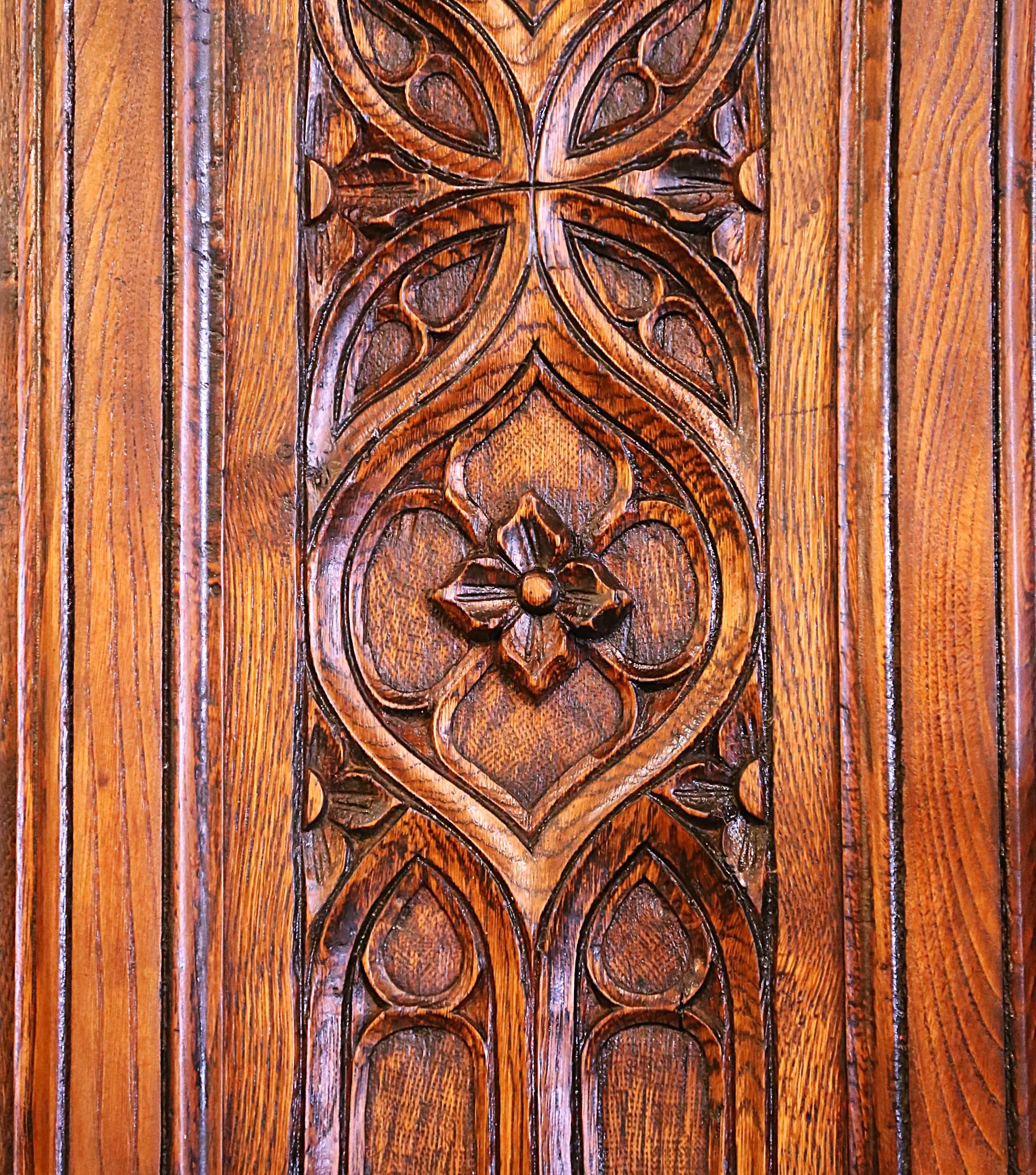 Hand-Carved 19th Century French Gothic Revival Carved Oak Hall Bench with Trapdoor