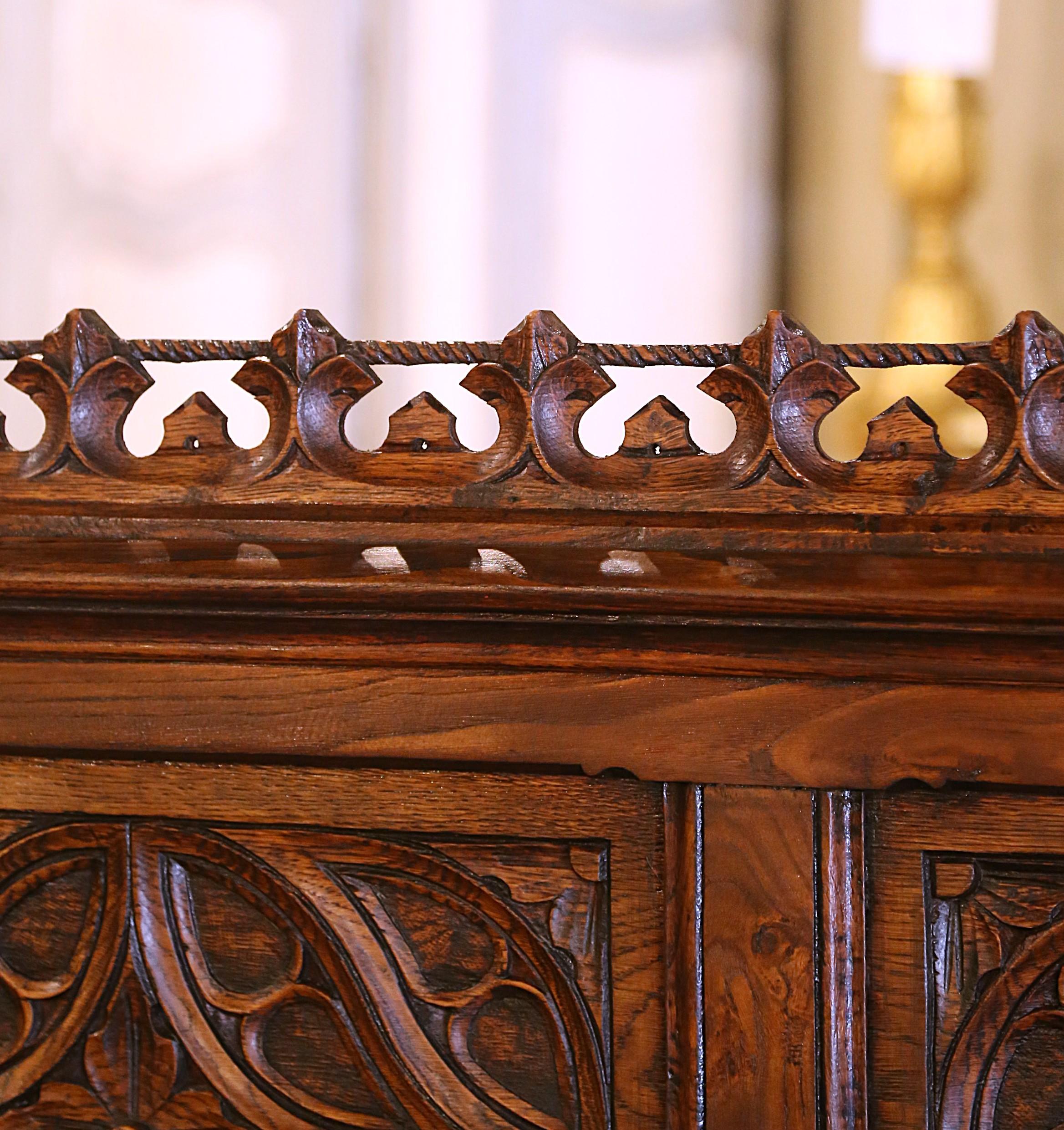 19th Century French Gothic Revival Carved Oak Hall Bench with Trapdoor In Excellent Condition In Dallas, TX