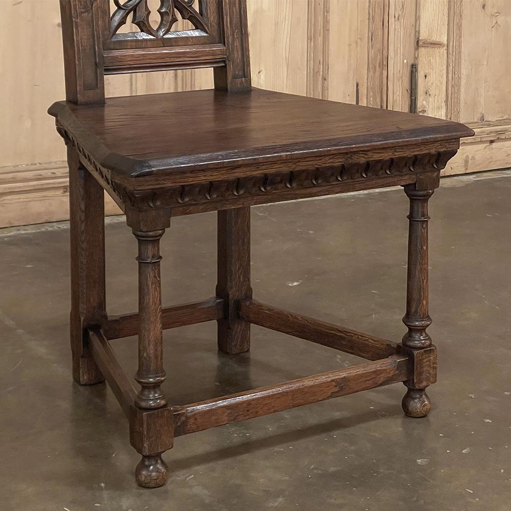Französischer Gotik-Stuhl des 19. Jahrhunderts im Angebot 1