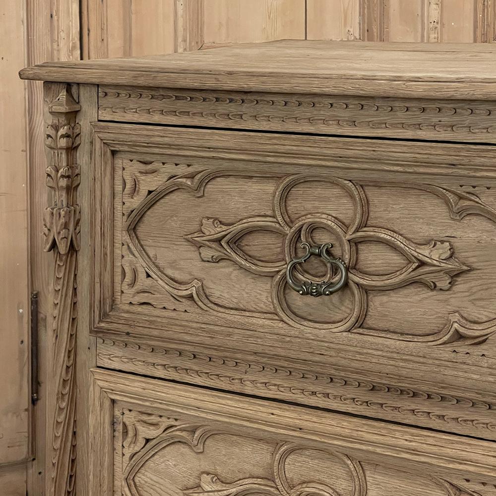 Commode néo-gothique française du 19ème siècle ~ Commode en chêne rayé en vente 6