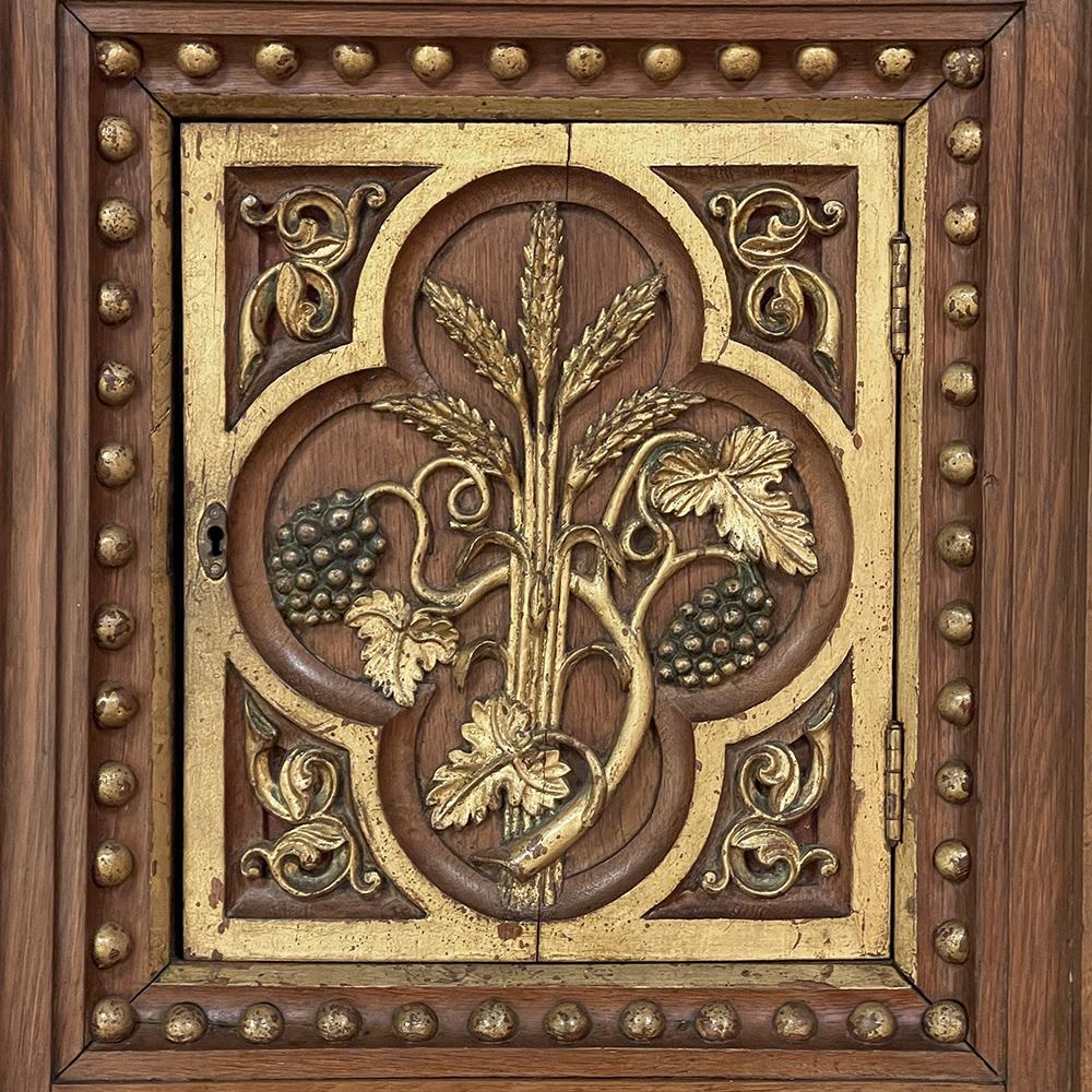 Meuble de rangement sacré-gothique français du 19ème siècle en vente 8