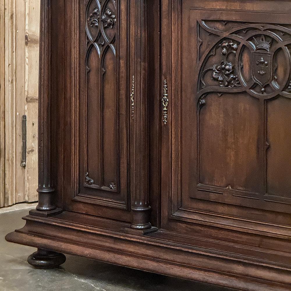 Buffet gotico francese in noce del XIX secolo in vendita 4