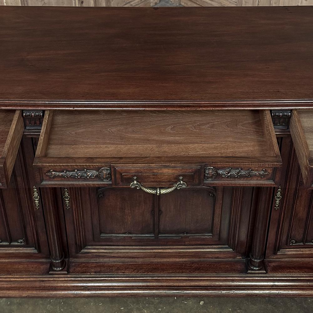 Buffet gotico francese in noce del XIX secolo in vendita 10