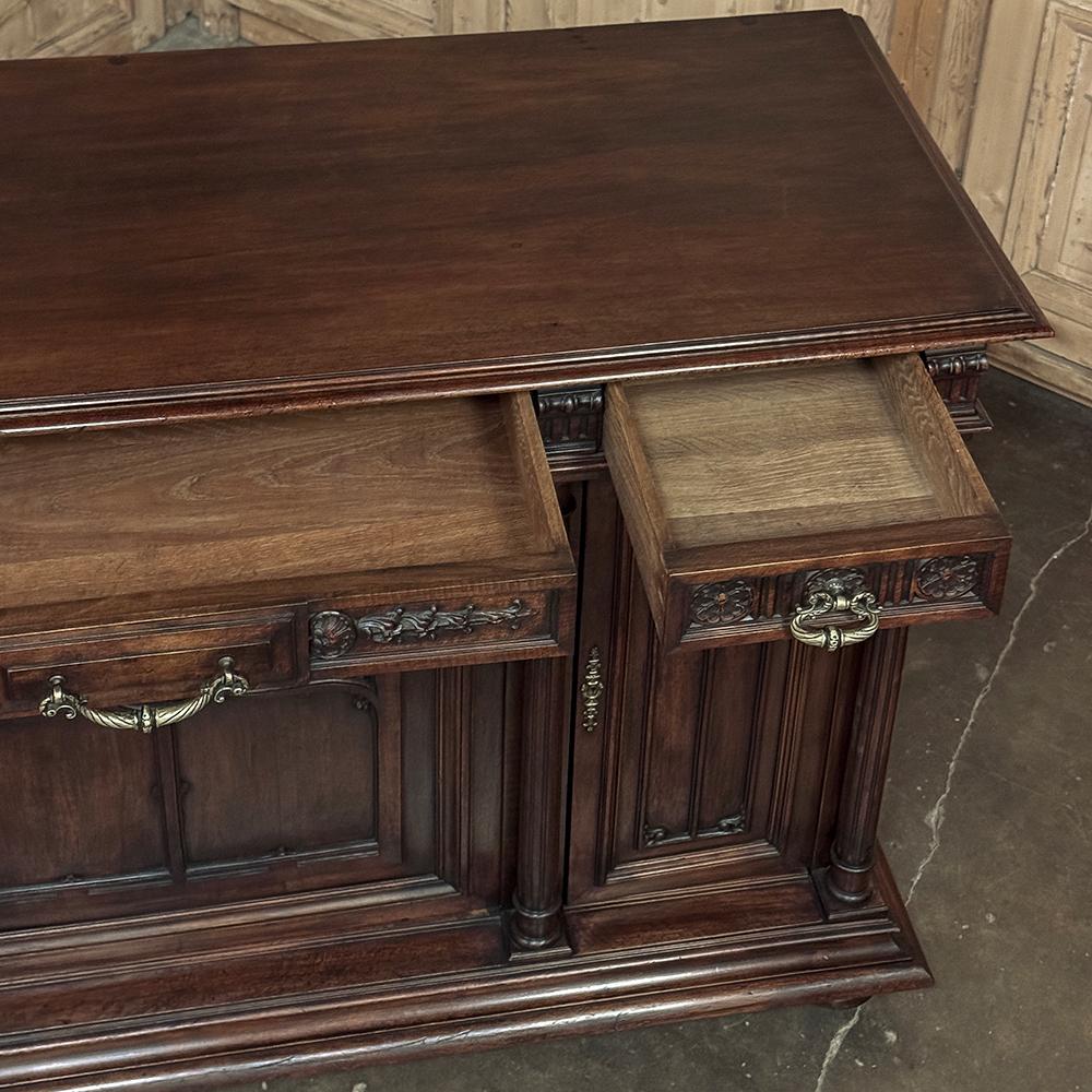 Buffet gotico francese in noce del XIX secolo in vendita 11