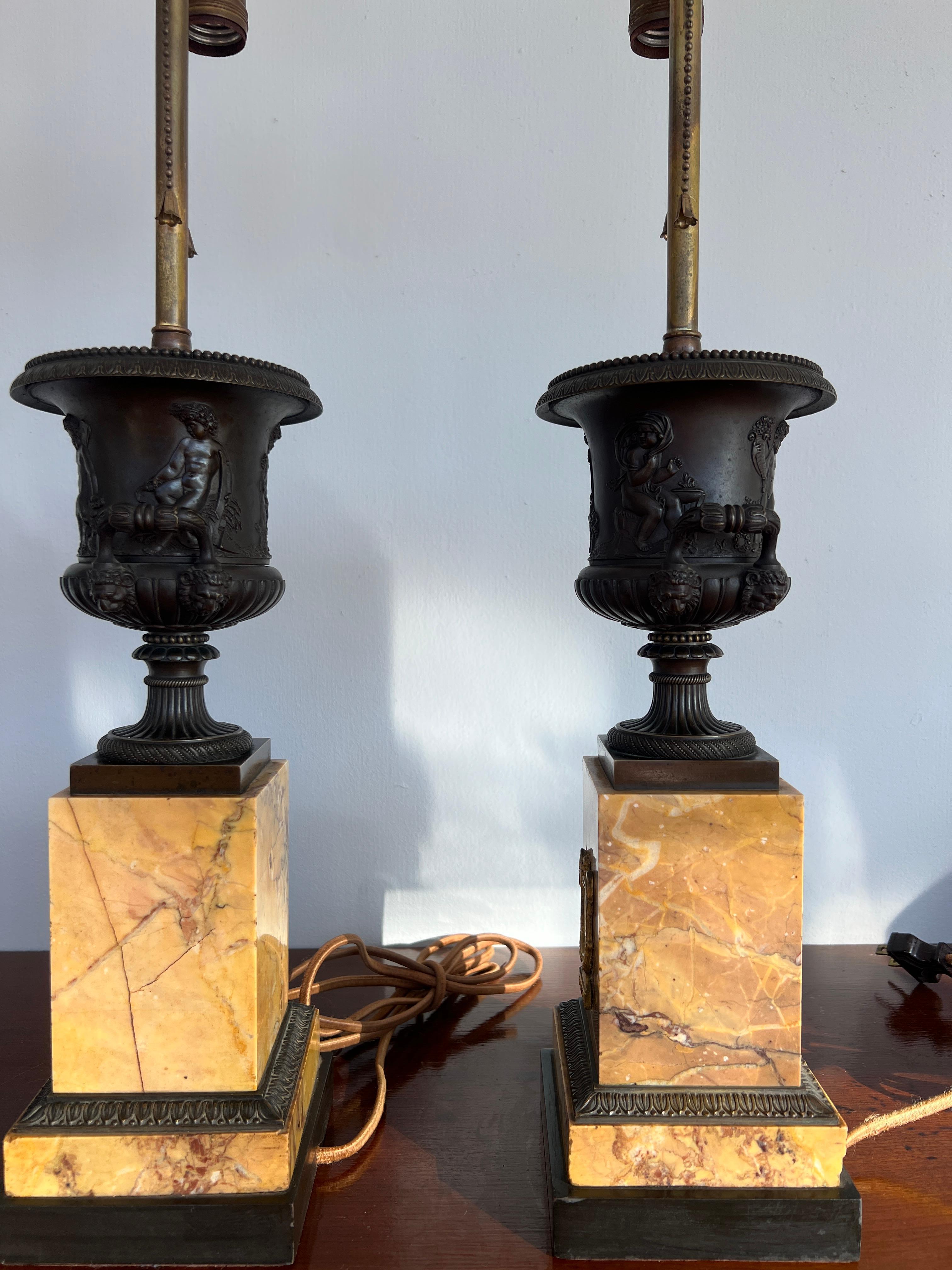 Lampes urne « 4 Seasons » du Grand Tour français du 19ème siècle en bronze et marbre de Sienne en vente 1