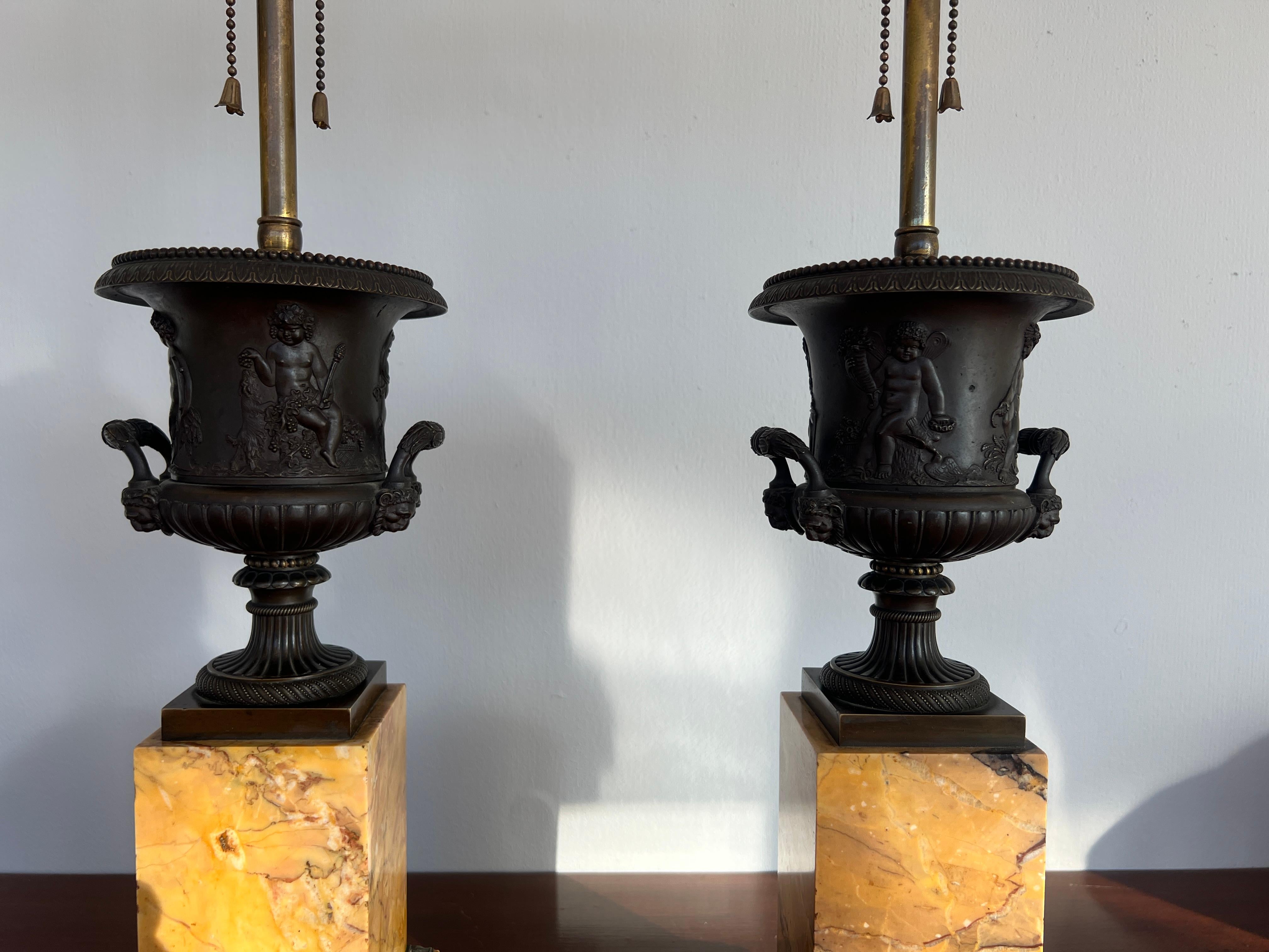 Lampes urne « 4 Seasons » du Grand Tour français du 19ème siècle en bronze et marbre de Sienne en vente 2