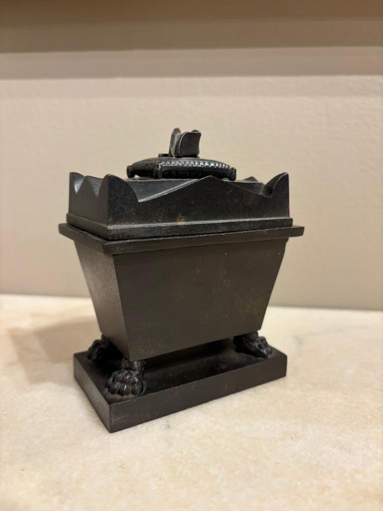 19th Century French Grand Tour Patinated Iron Napoleon’s Tomb Inkwell In Good Condition For Sale In Stamford, CT