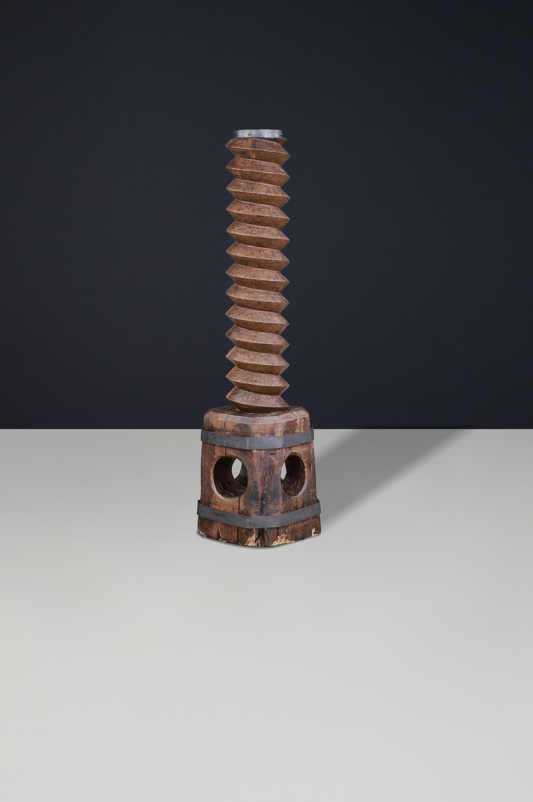 Pedestal de tornillo de prensa de uva francés del siglo XIX con sorprendente pátina en venta 4