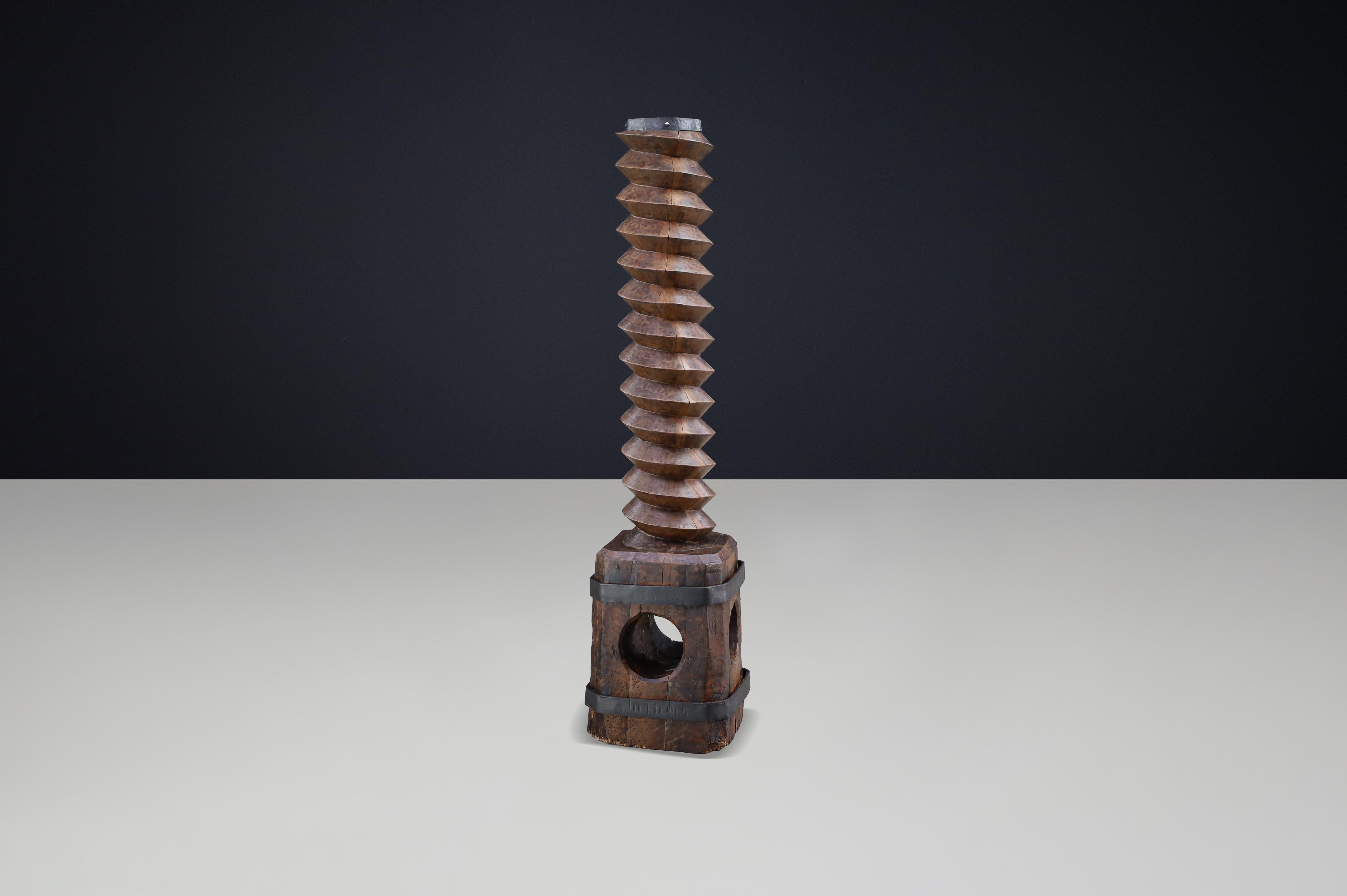 Pedestal de tornillo de prensa de uva francés del siglo XIX con sorprendente pátina en Bueno estado para la venta en Almelo, NL