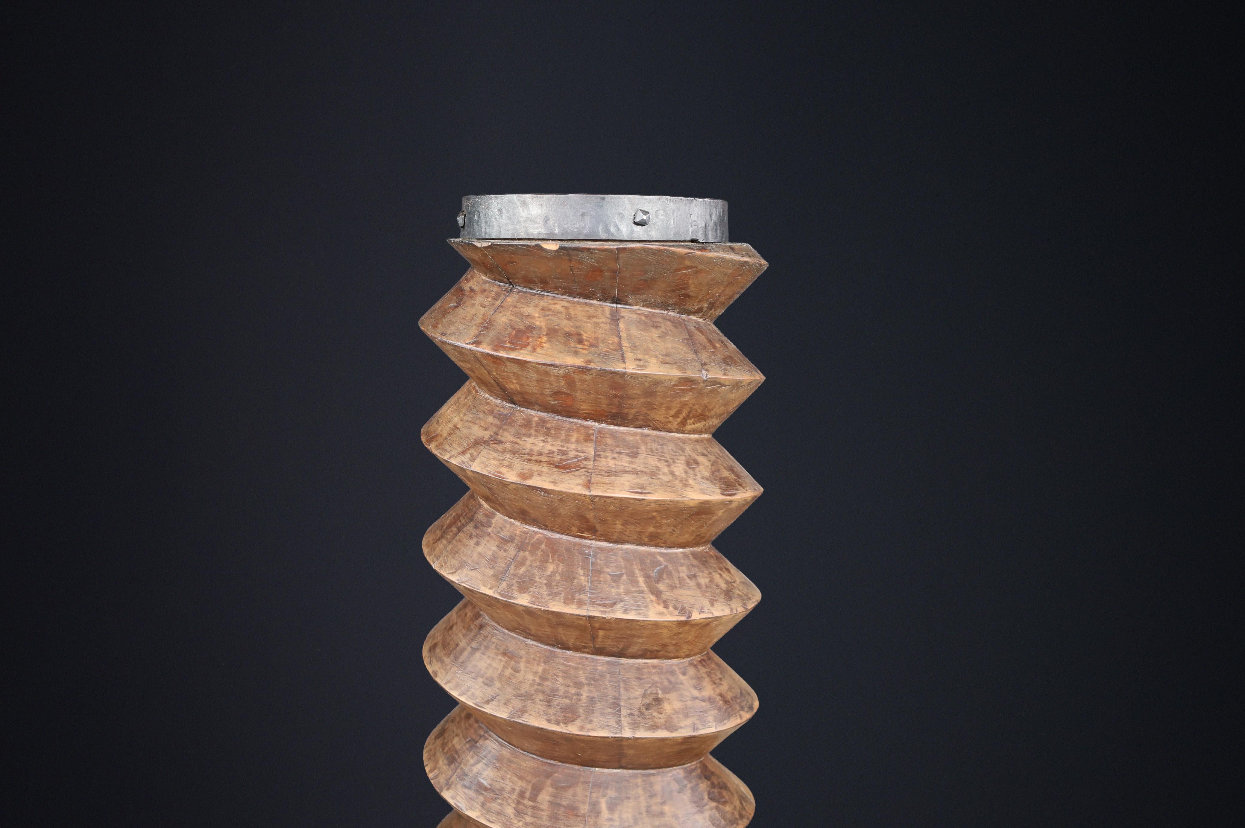 Pedestal de tornillo de prensa de uva francés del siglo XIX con sorprendente pátina Mediados del siglo XIX en venta