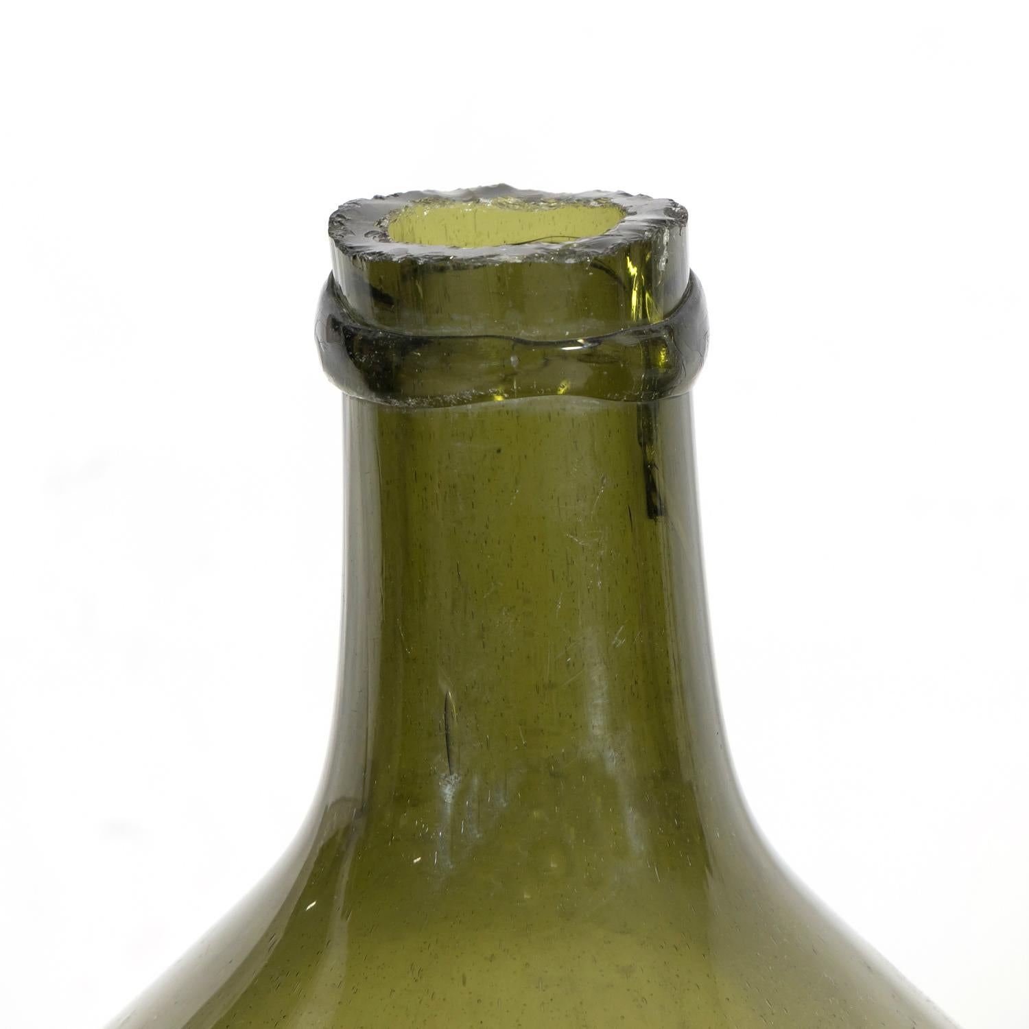 Französische mundgeblasene Demijohn- oder Dame Jeanne-Flasche aus grünem Glas, 19. Jahrhundert im Angebot 1