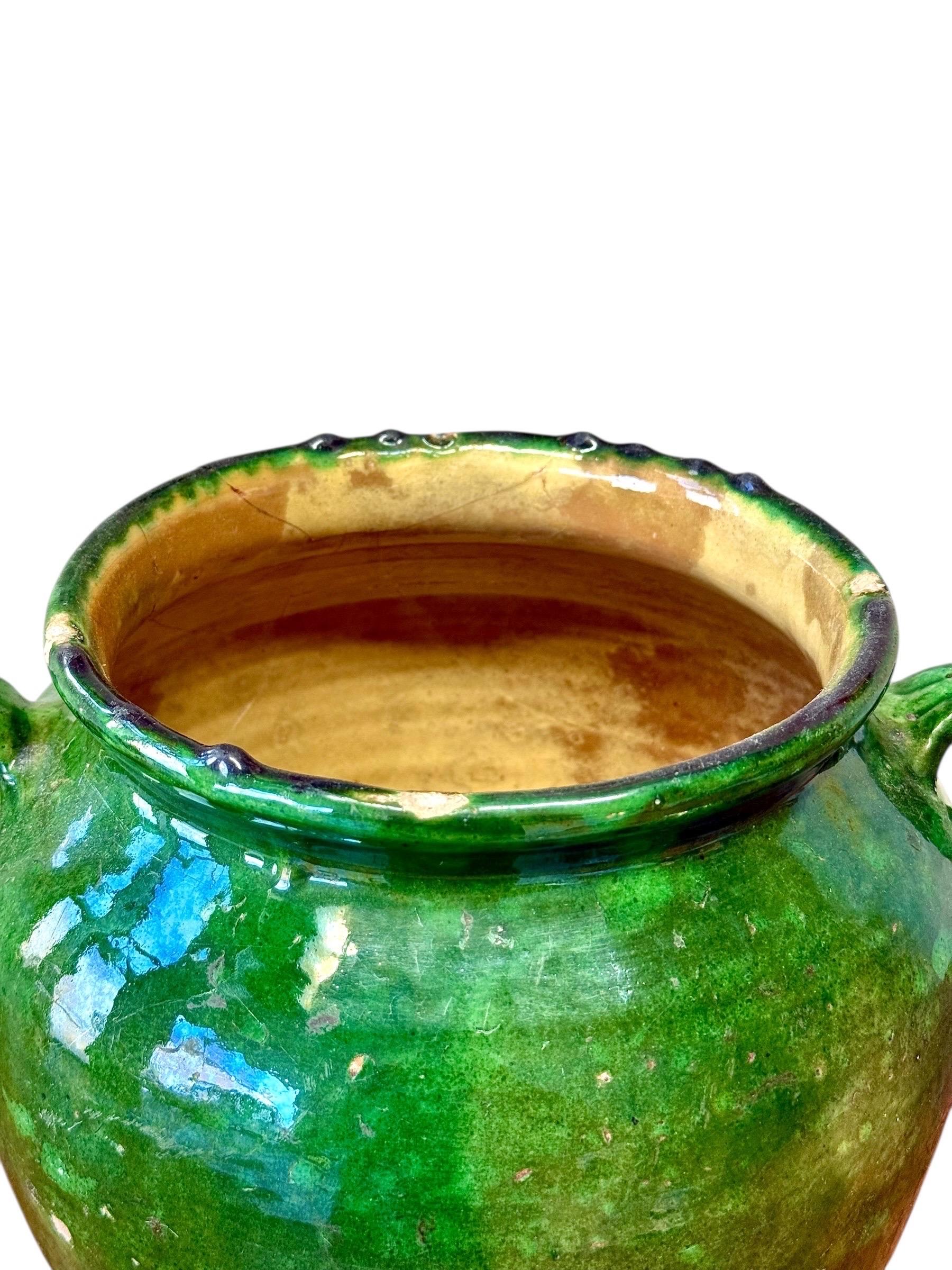 Olla confitada francesa esmaltada en verde del siglo XIX en venta 4