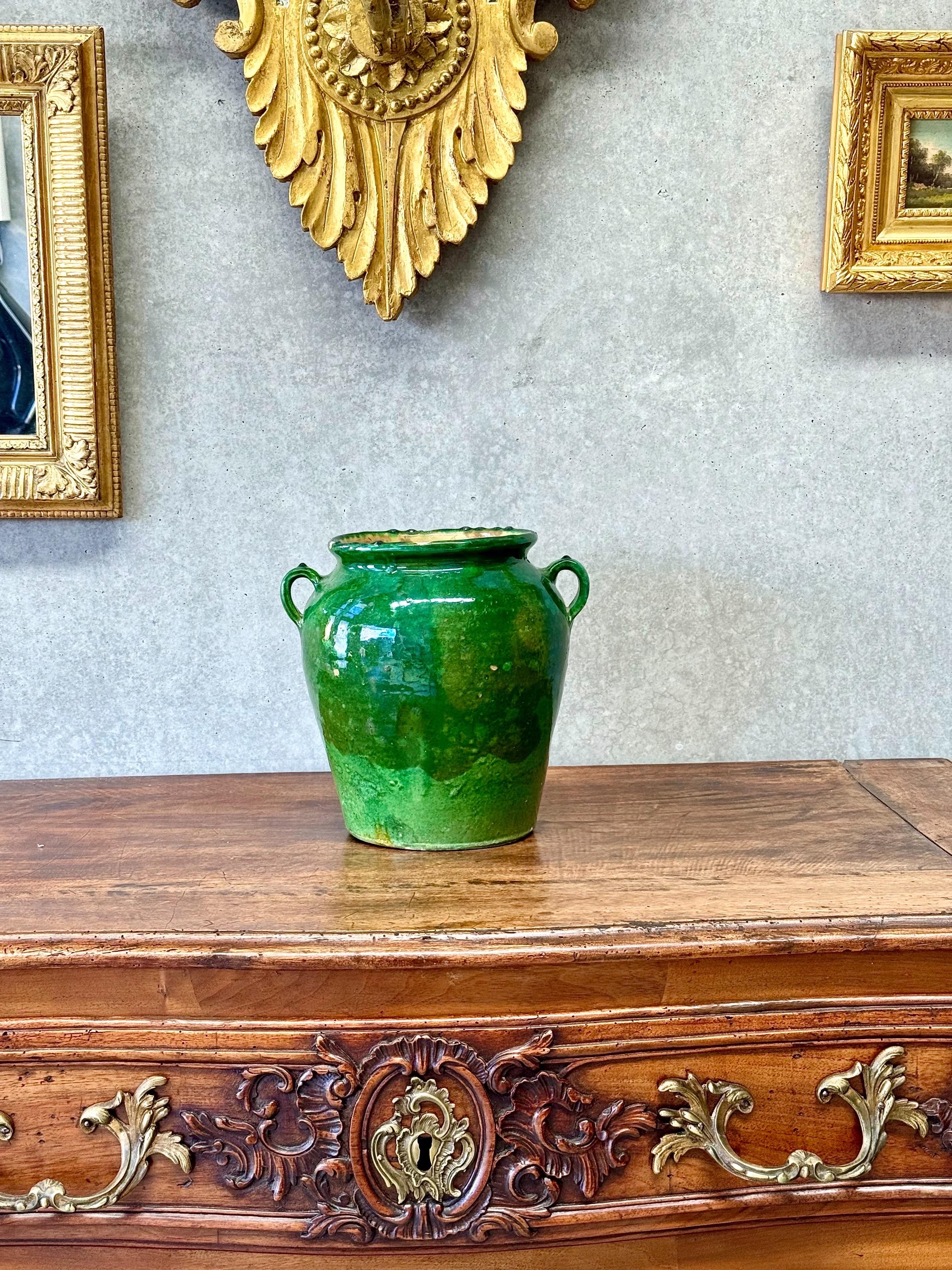 Olla confitada francesa esmaltada en verde del siglo XIX en venta 5