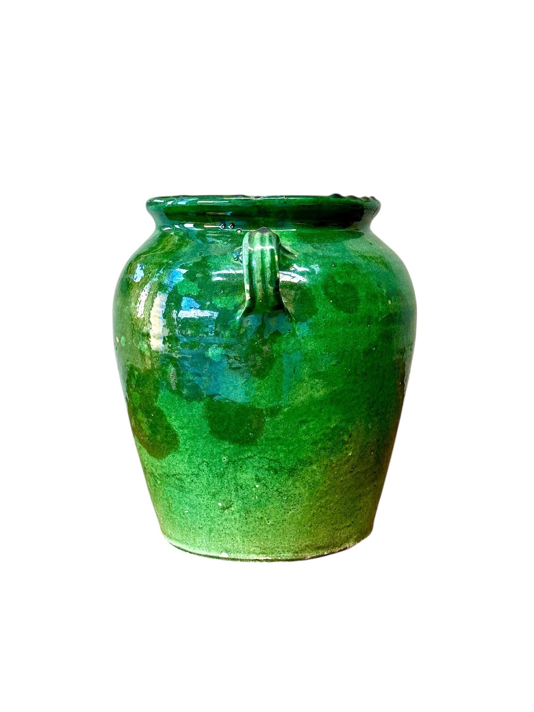 Olla confitada francesa esmaltada en verde del siglo XIX Francés en venta