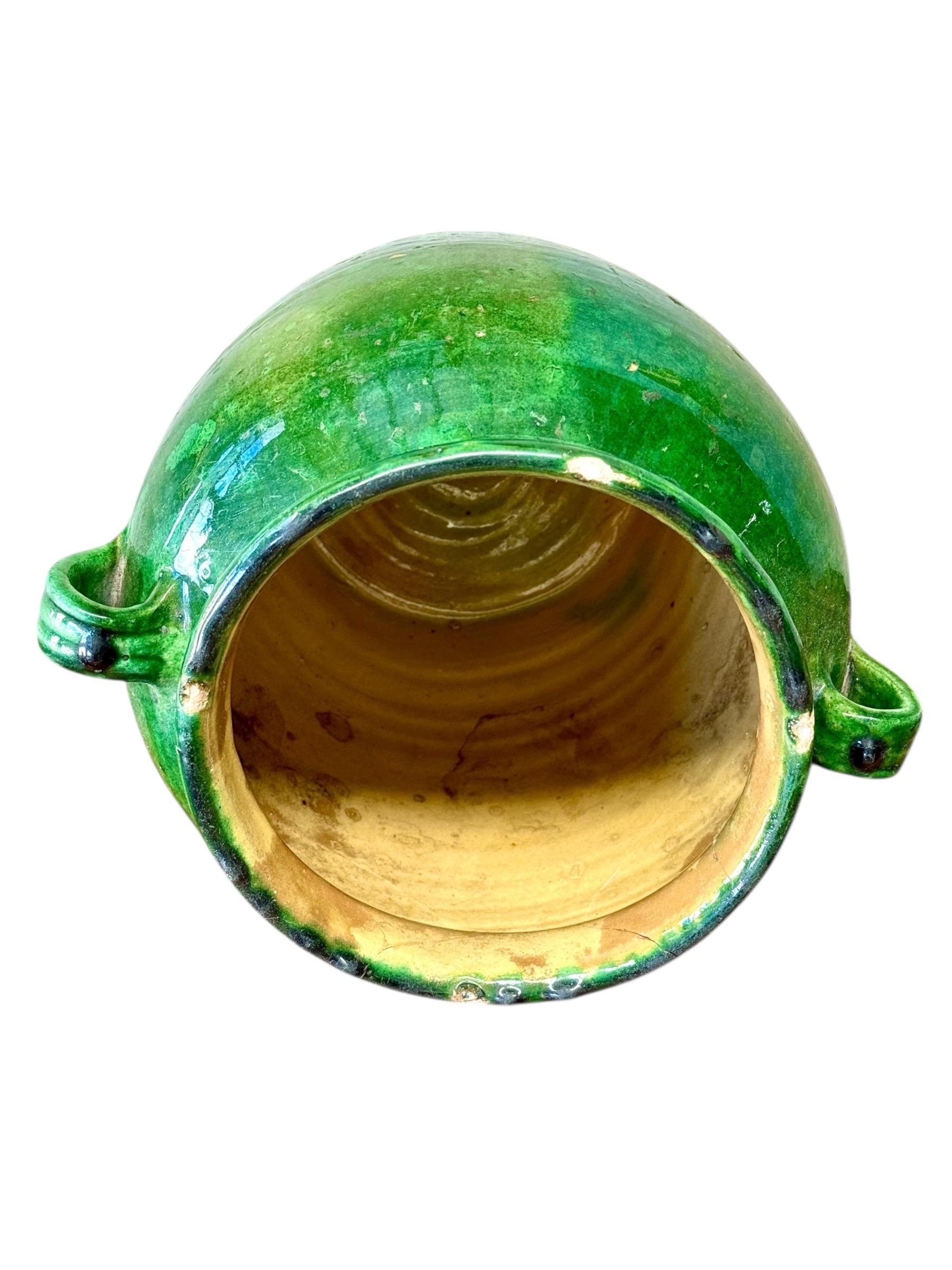 Olla confitada francesa esmaltada en verde del siglo XIX en Bueno estado para la venta en LA CIOTAT, FR