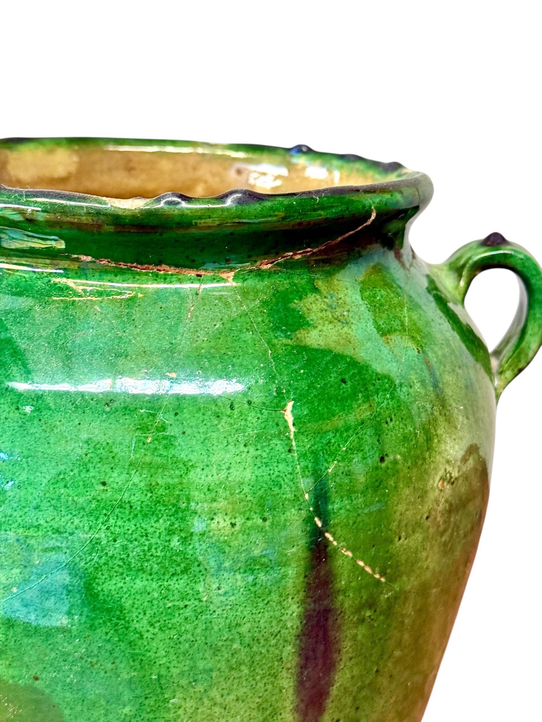 Olla confitada francesa esmaltada en verde del siglo XIX Cerámico en venta