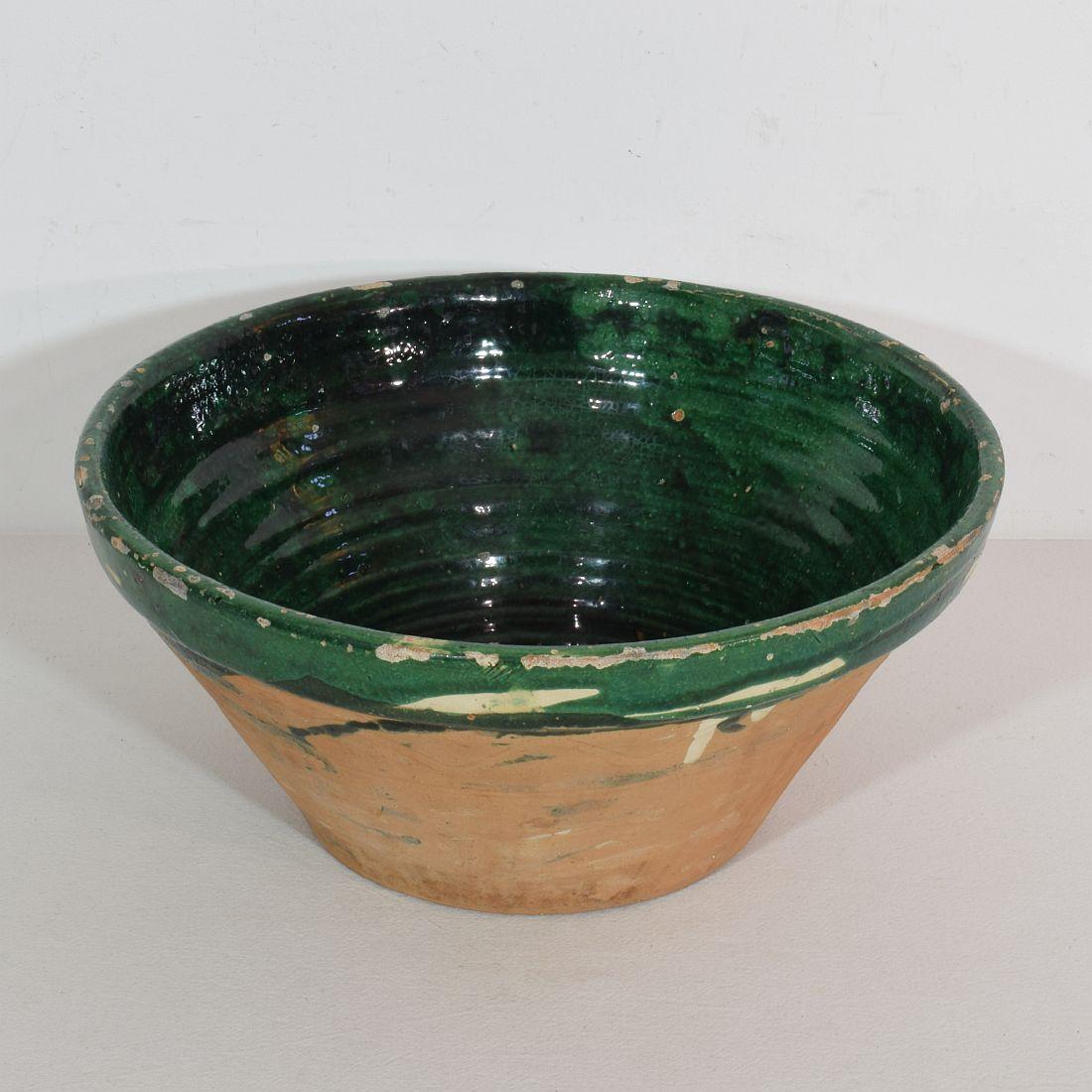 Great piece of pottery from the Provence. Beautiful green color,
France, circa 1850.
Good but weathered condition.