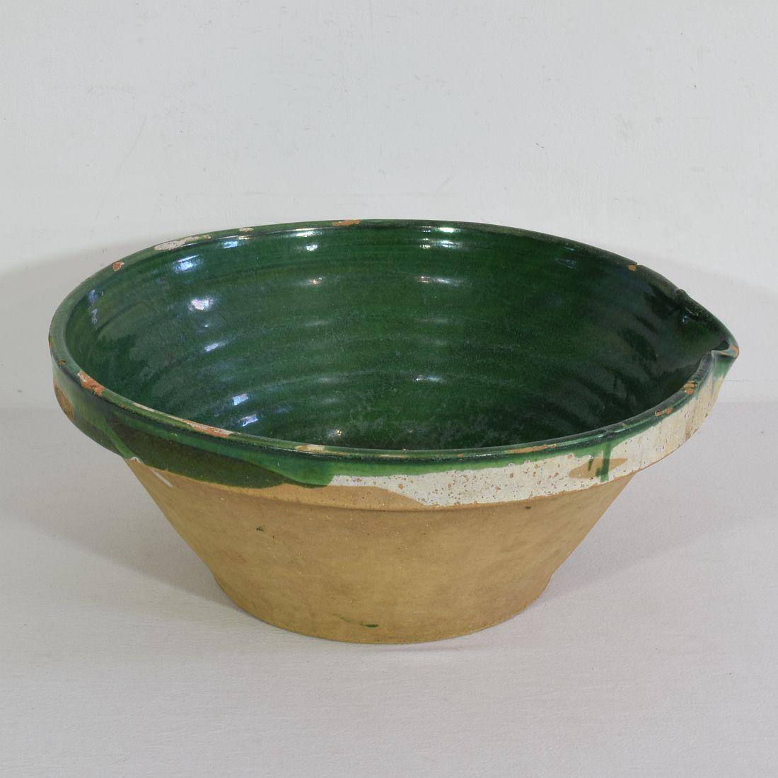 19th Century French Green Glazed Terracotta Dairy Bowl or Tian In Good Condition For Sale In Buisson, FR