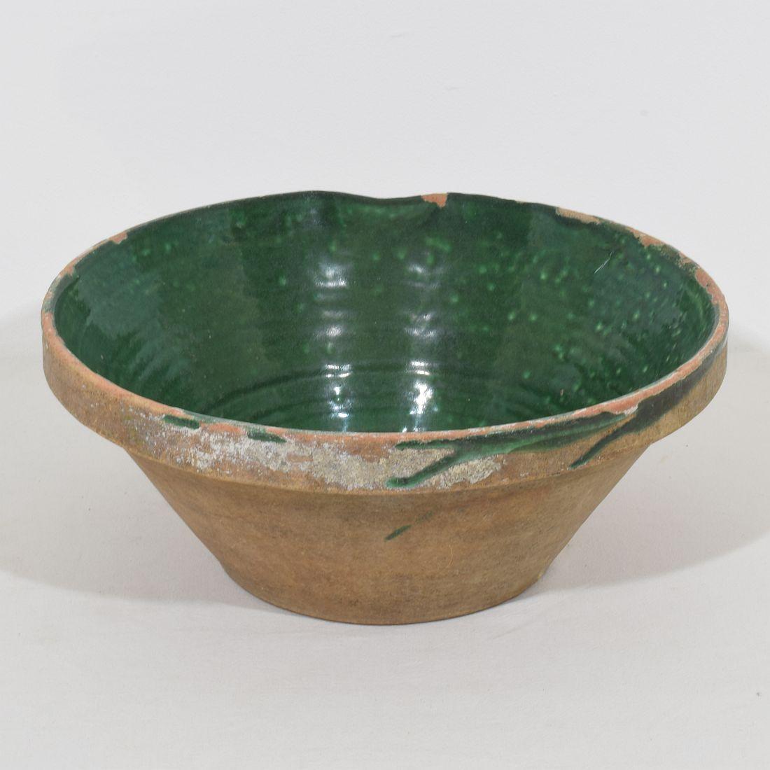 19th Century French Green Glazed Terracotta Dairy Bowl or Tian In Good Condition For Sale In Buisson, FR