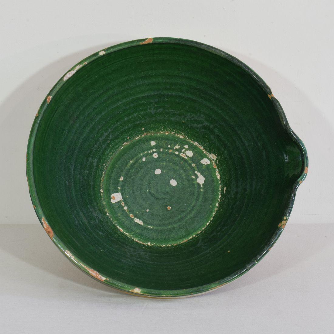Terracotta Ciotola da latte o Tian in terracotta verde smaltata francese del XIX secolo in vendita