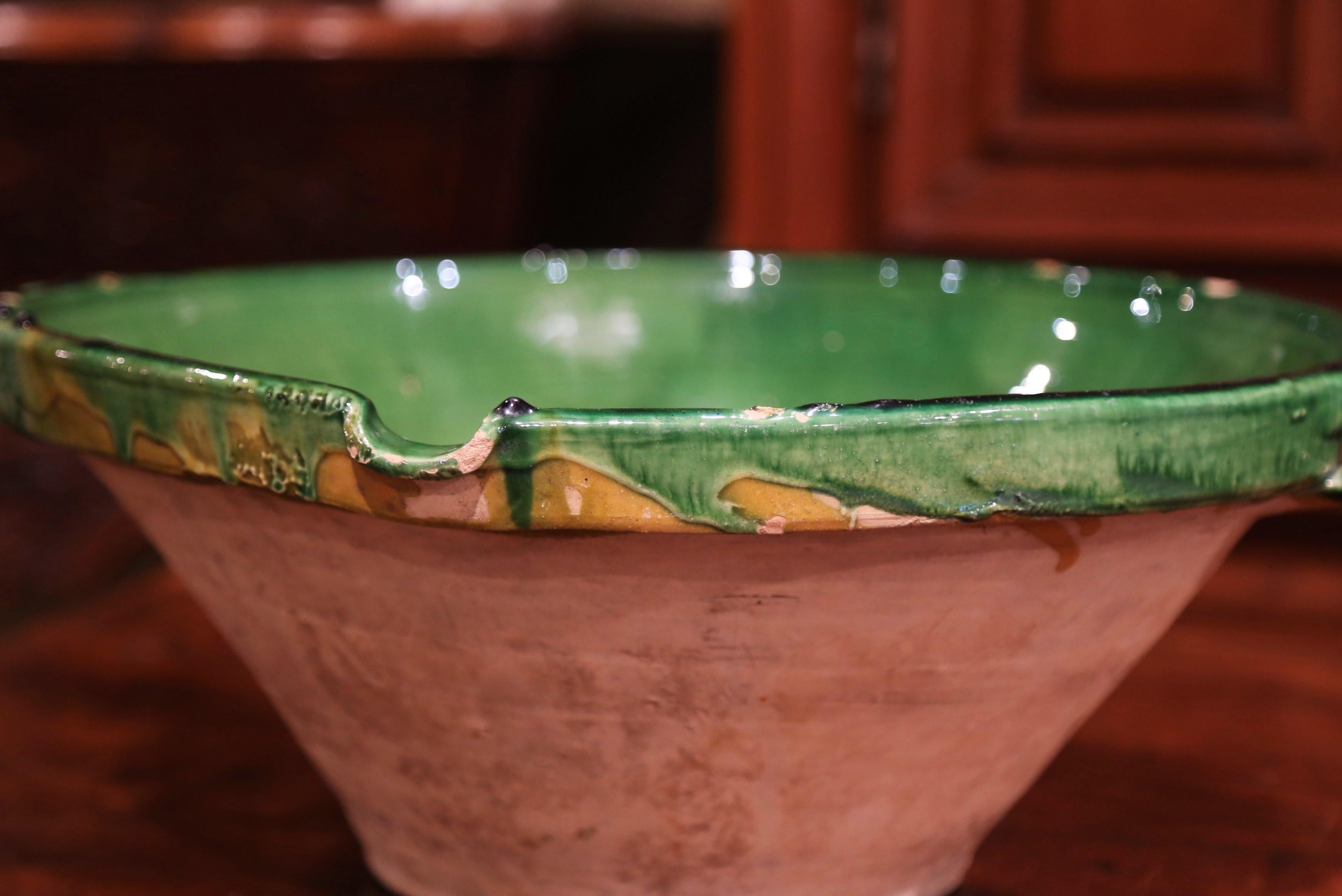 19th Century French Green Glazed Terracotta Decorative Bowl from Provence In Excellent Condition In Dallas, TX