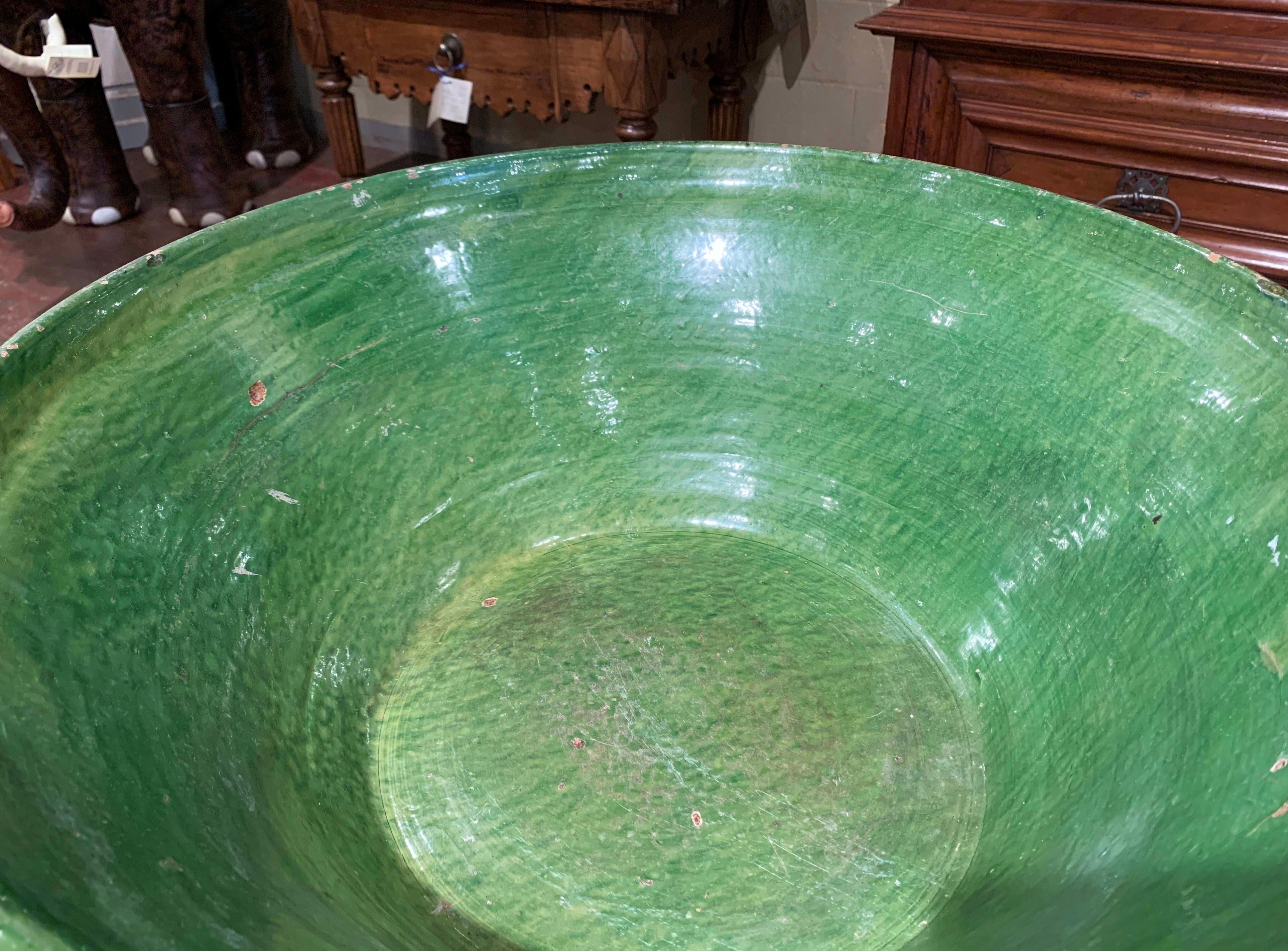 19th Century French Green Glazed Terracotta Decorative Bowl from Provence 1