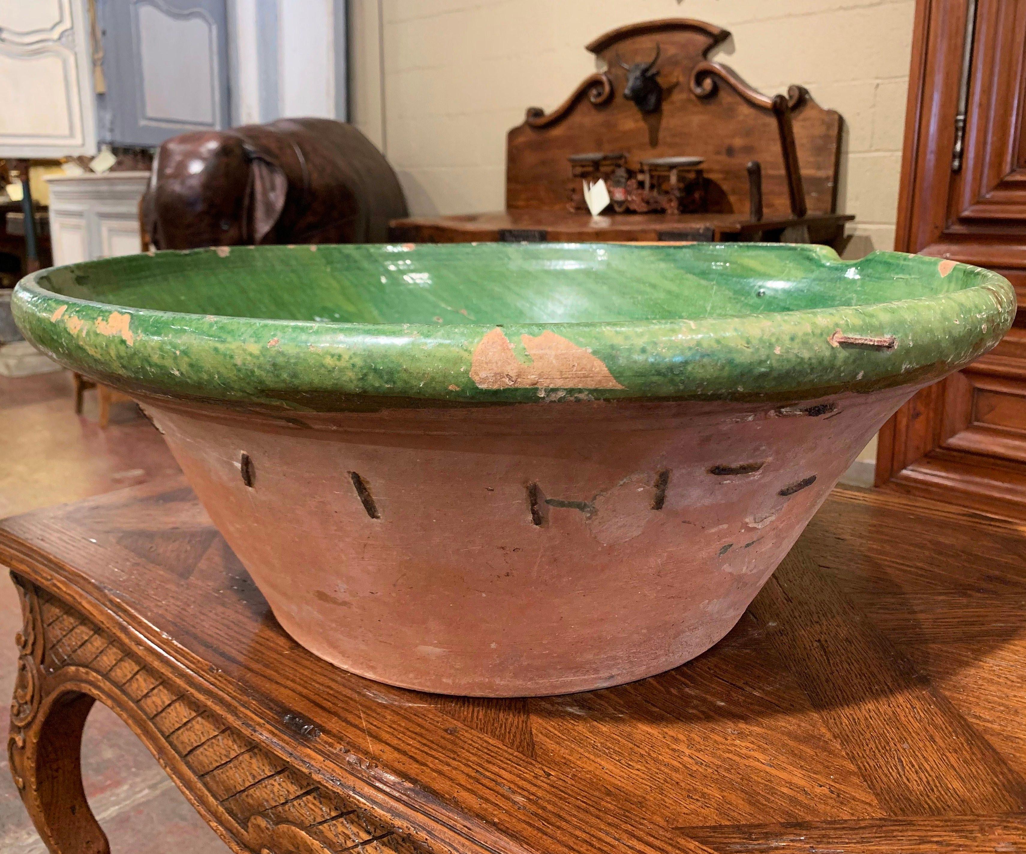 19th Century French Green Glazed Terracotta Decorative Bowl from Provence 2