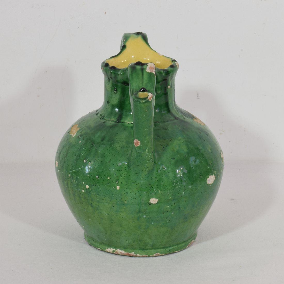Französischer grüner glasierter Terrakotta-Krug oder Wasserkrug aus dem 19. Jahrhundert im Angebot 1