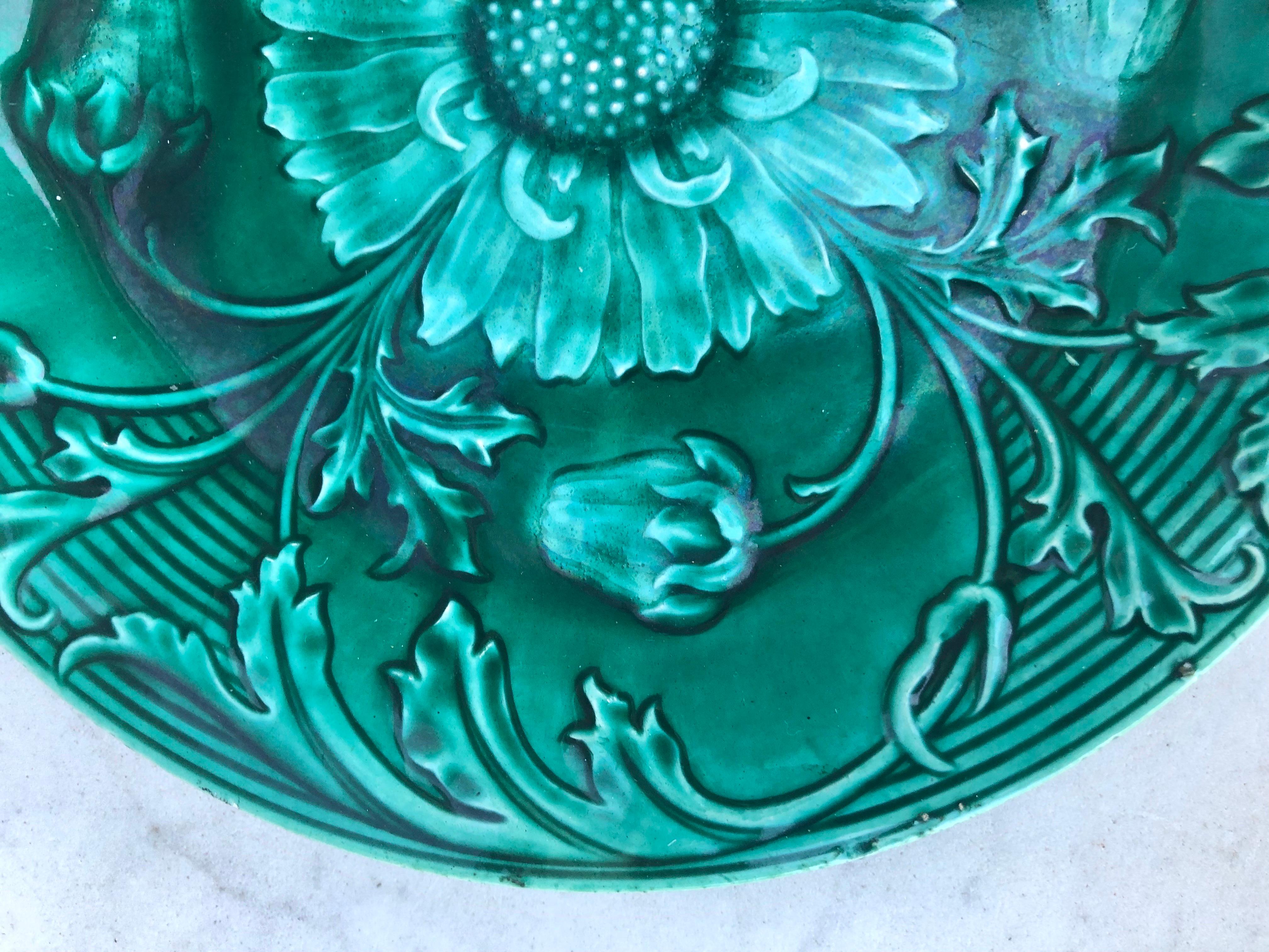 Late 19th Century 19th Century French Green Majolica Daisy Plate Saint Clement