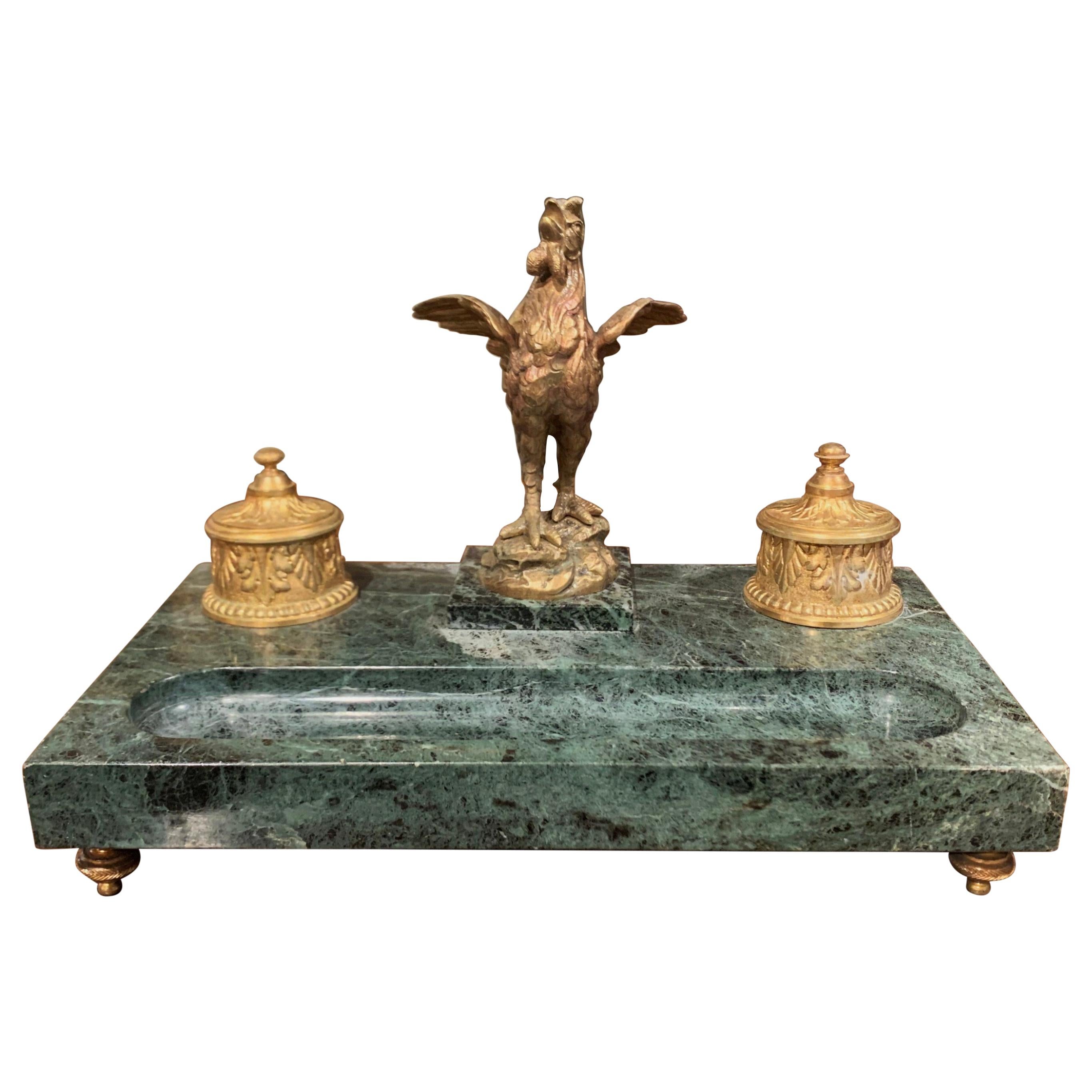 Tintero francés del siglo XIX de mármol verde y gallo de bronce Firmado Melotte en venta