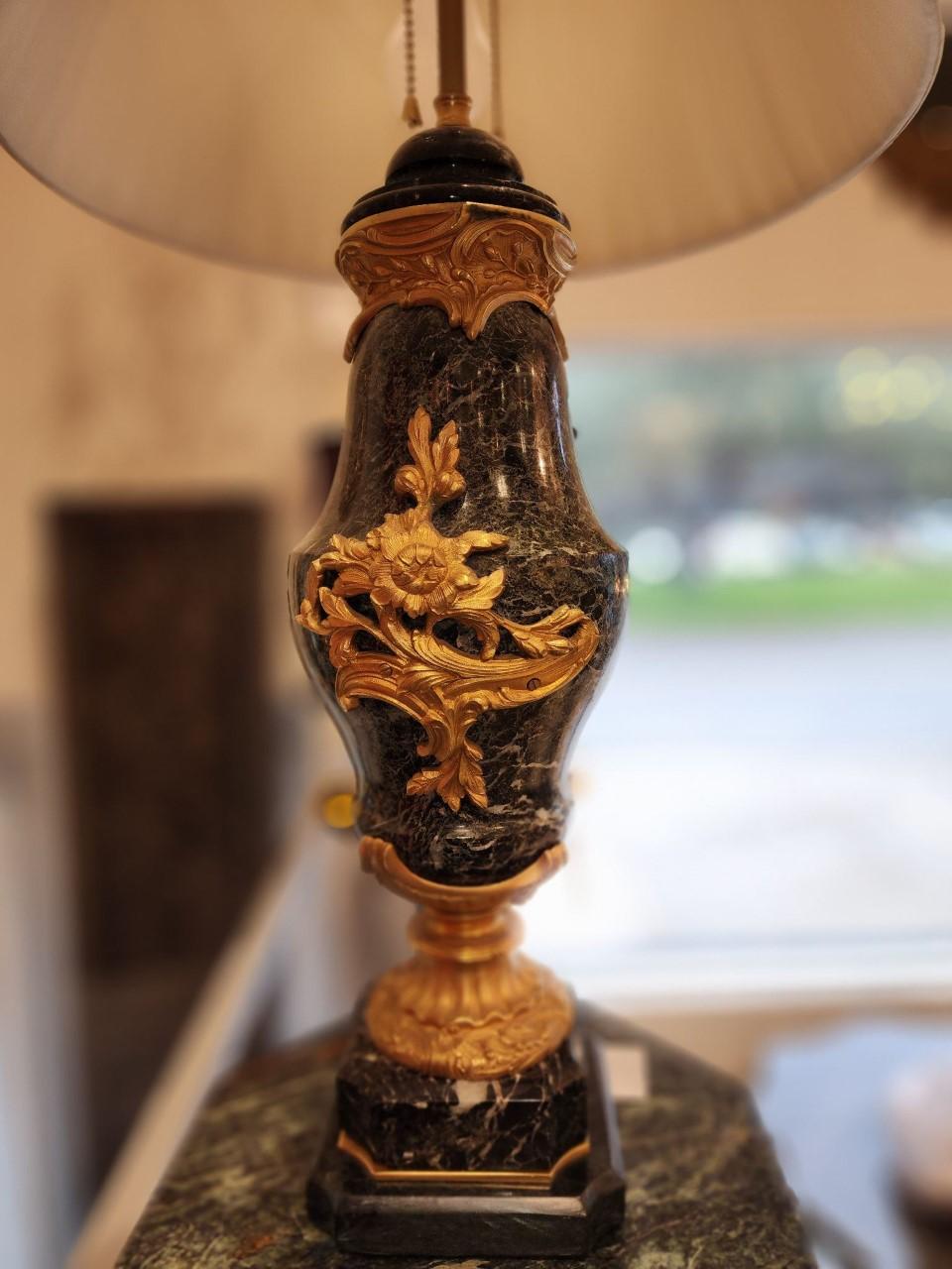 19th Century French Green Marble and Gilt Bronze Urns In Excellent Condition For Sale In Dallas, TX