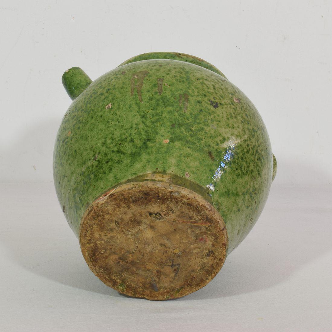 Pichet ou cruche à eau en faïence émaillée verte/jaune du 19ème siècle en vente 2