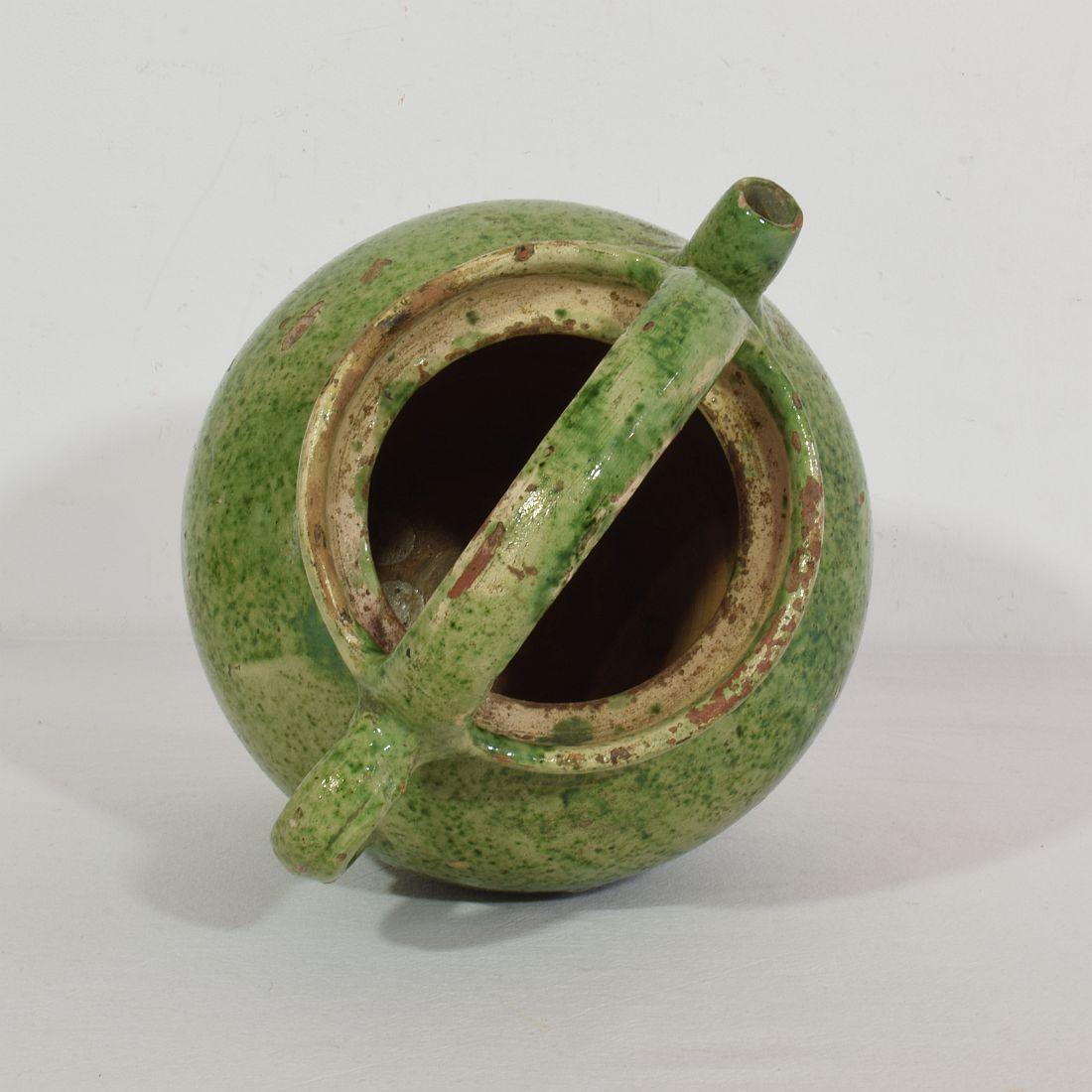 Pichet ou cruche à eau en faïence émaillée verte/jaune du 19ème siècle en vente 1
