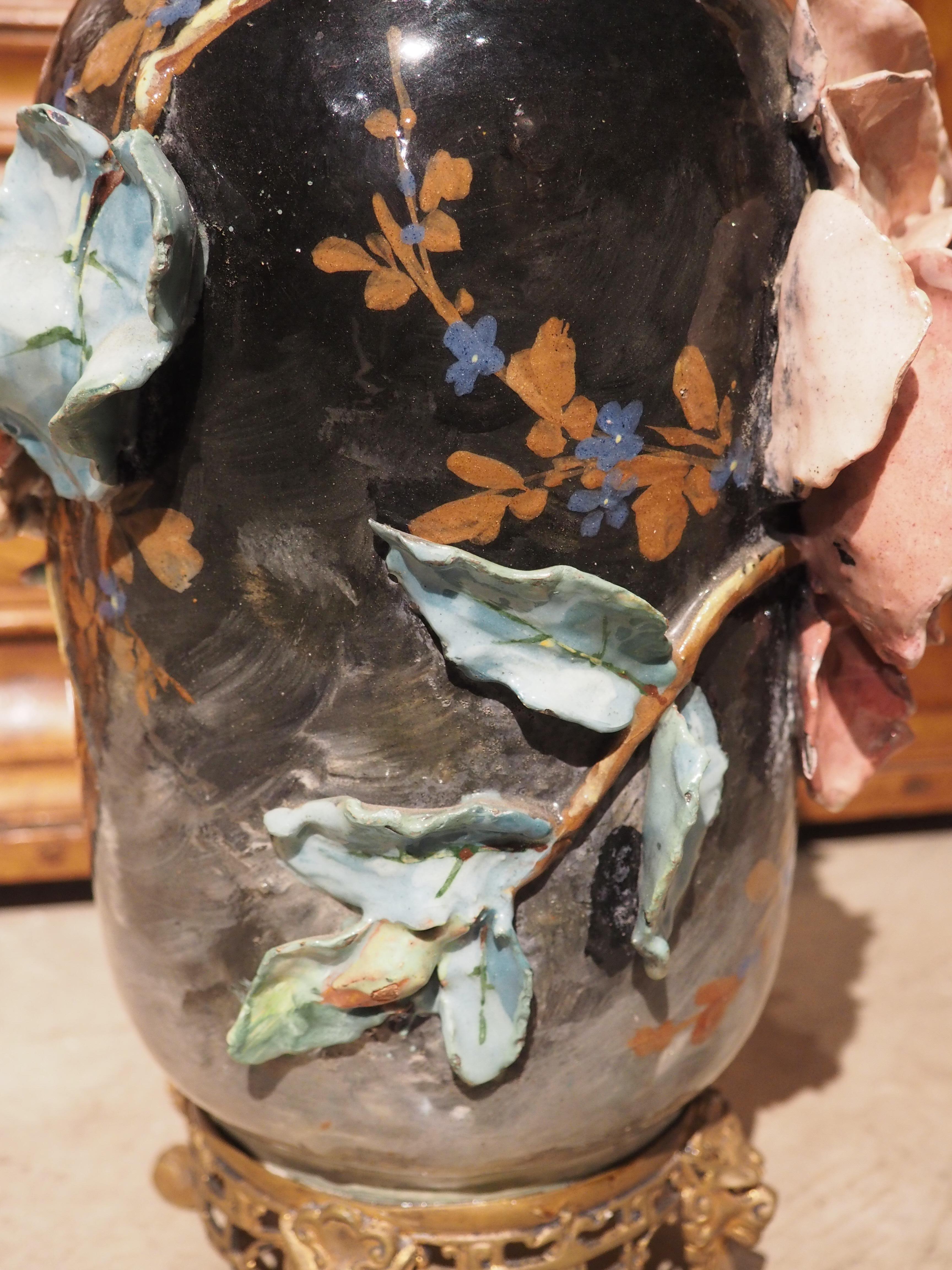 Fin du XIXe siècle Vase à Barbotine en Gros Relief du 19ème siècle par Edouard Gilles