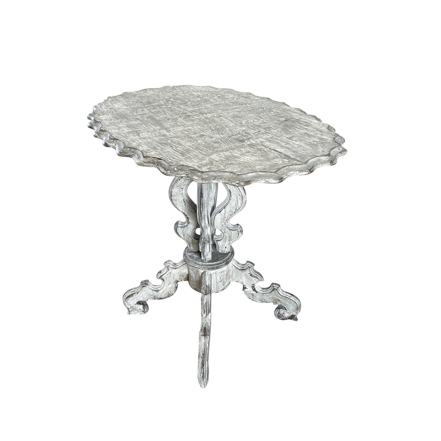 Napoleon III 19th Century French Gueridon Pinewood Table - Antique Side Table For Sale