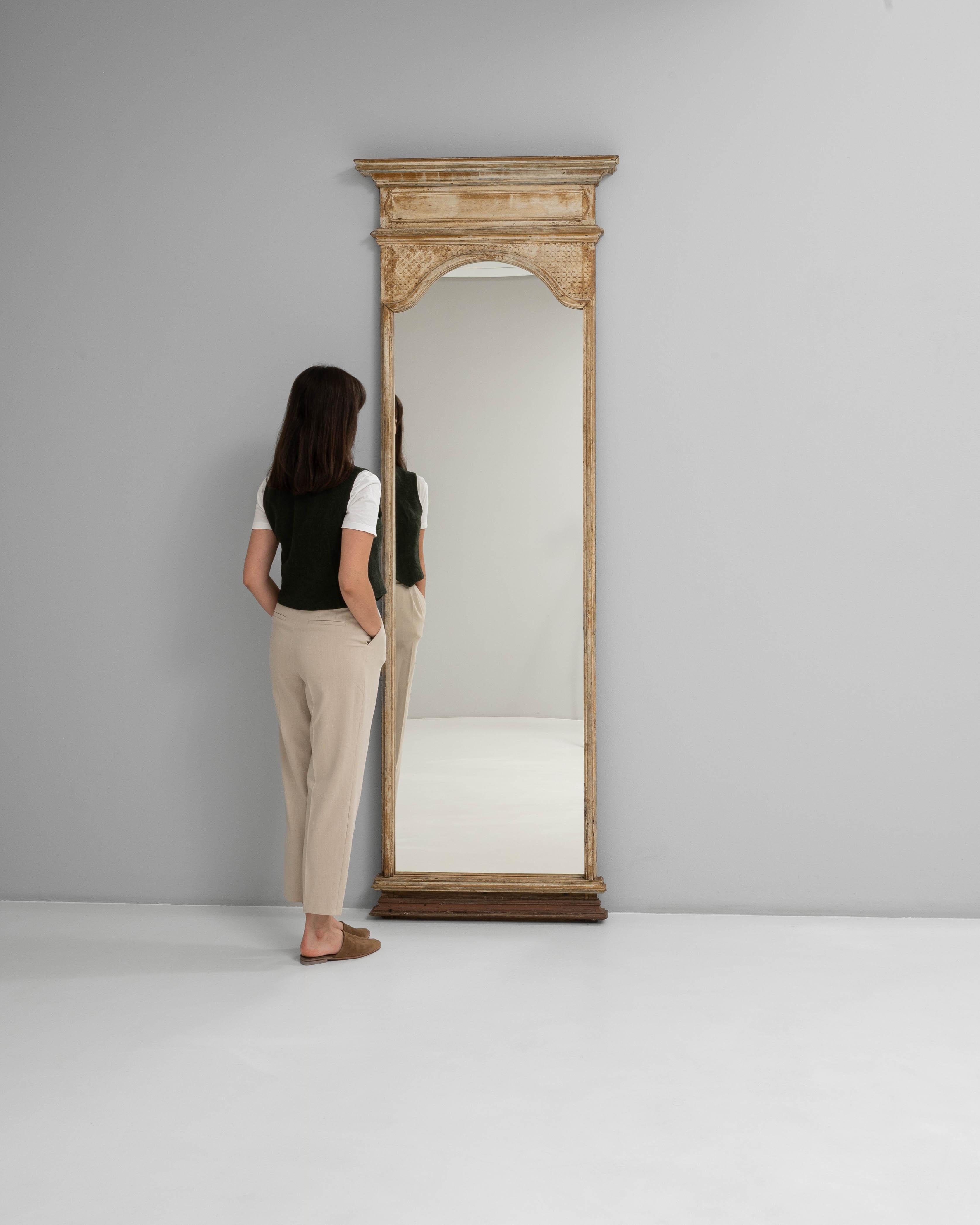 Gustaviano Specchio da terra gustaviano francese del XIX secolo con cresta ad arco in vendita