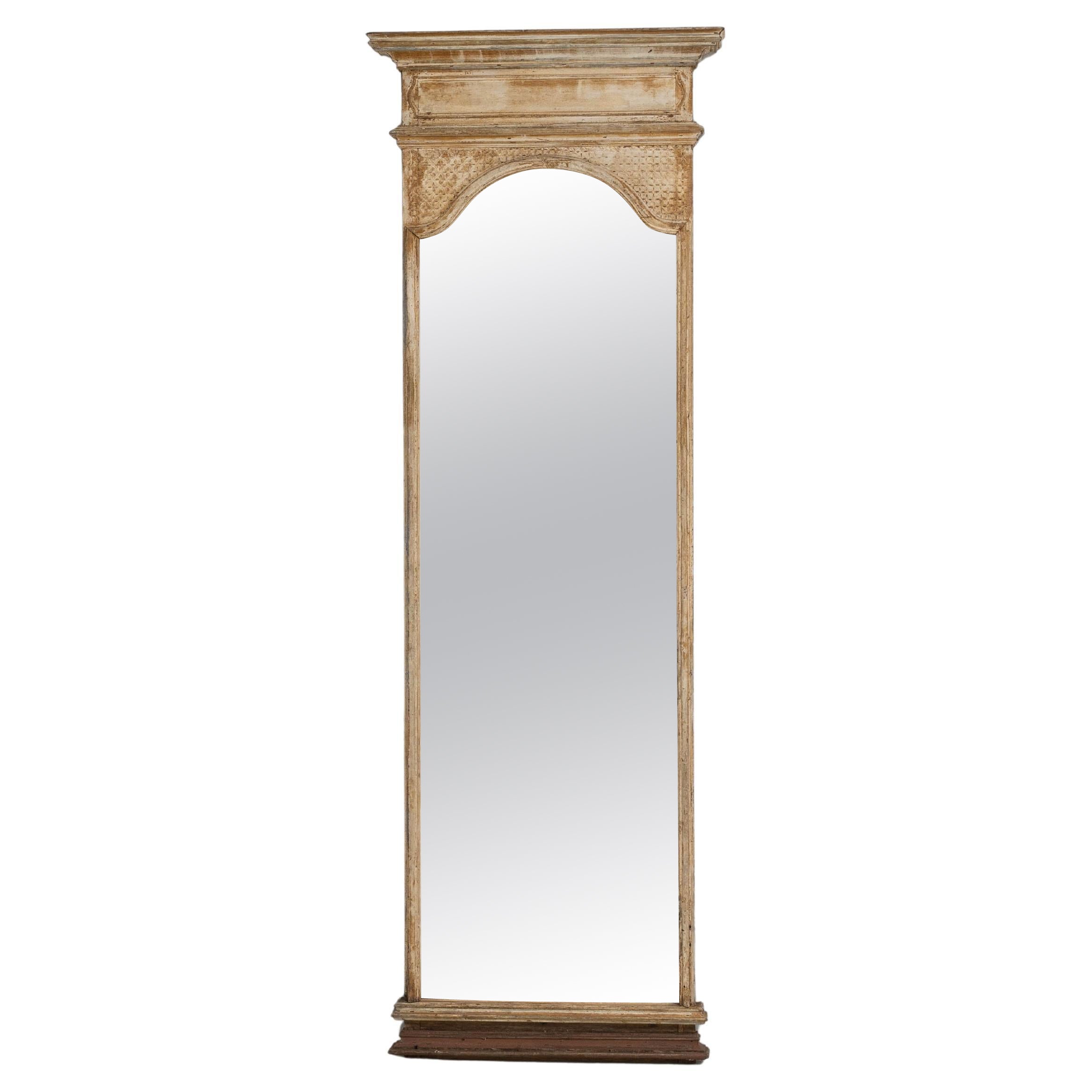 Specchio da terra gustaviano francese del XIX secolo con cresta ad arco in vendita