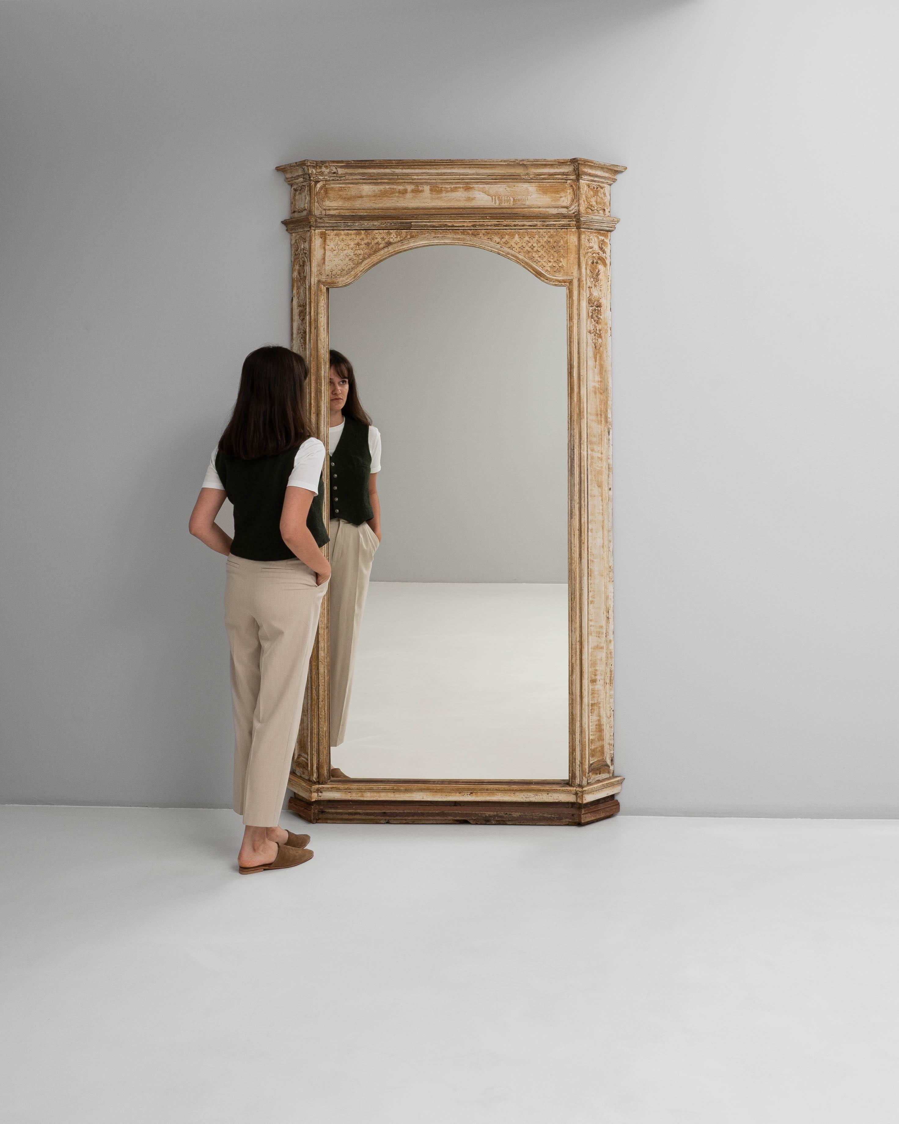 Gustaviano Specchio da terra gustaviano francese del XIX secolo con angoli inclinati in vendita