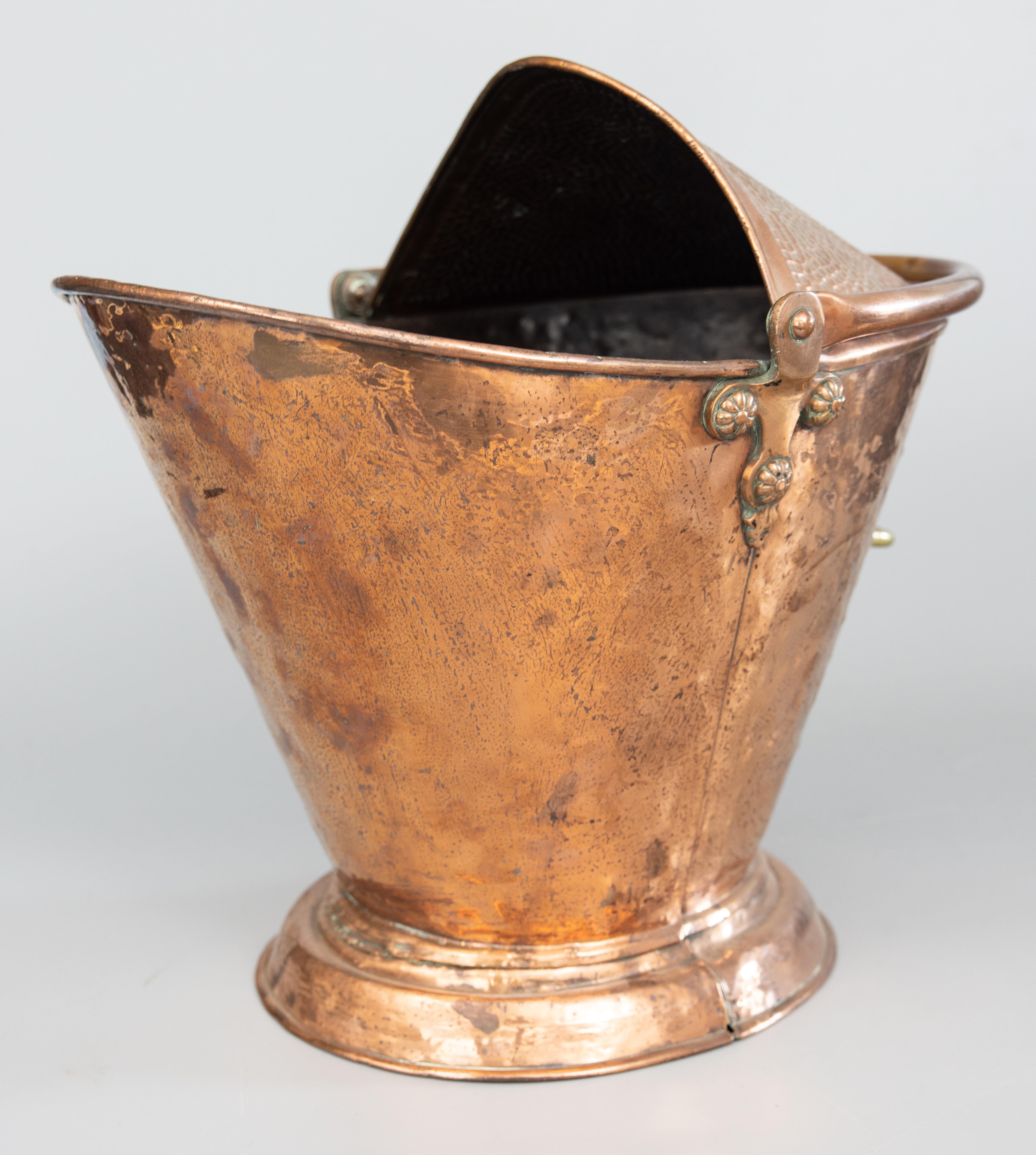 19th Century French Hammered Copper Coal Hod Scuttle Bucket Jardiniere Planter In Good Condition In Pearland, TX
