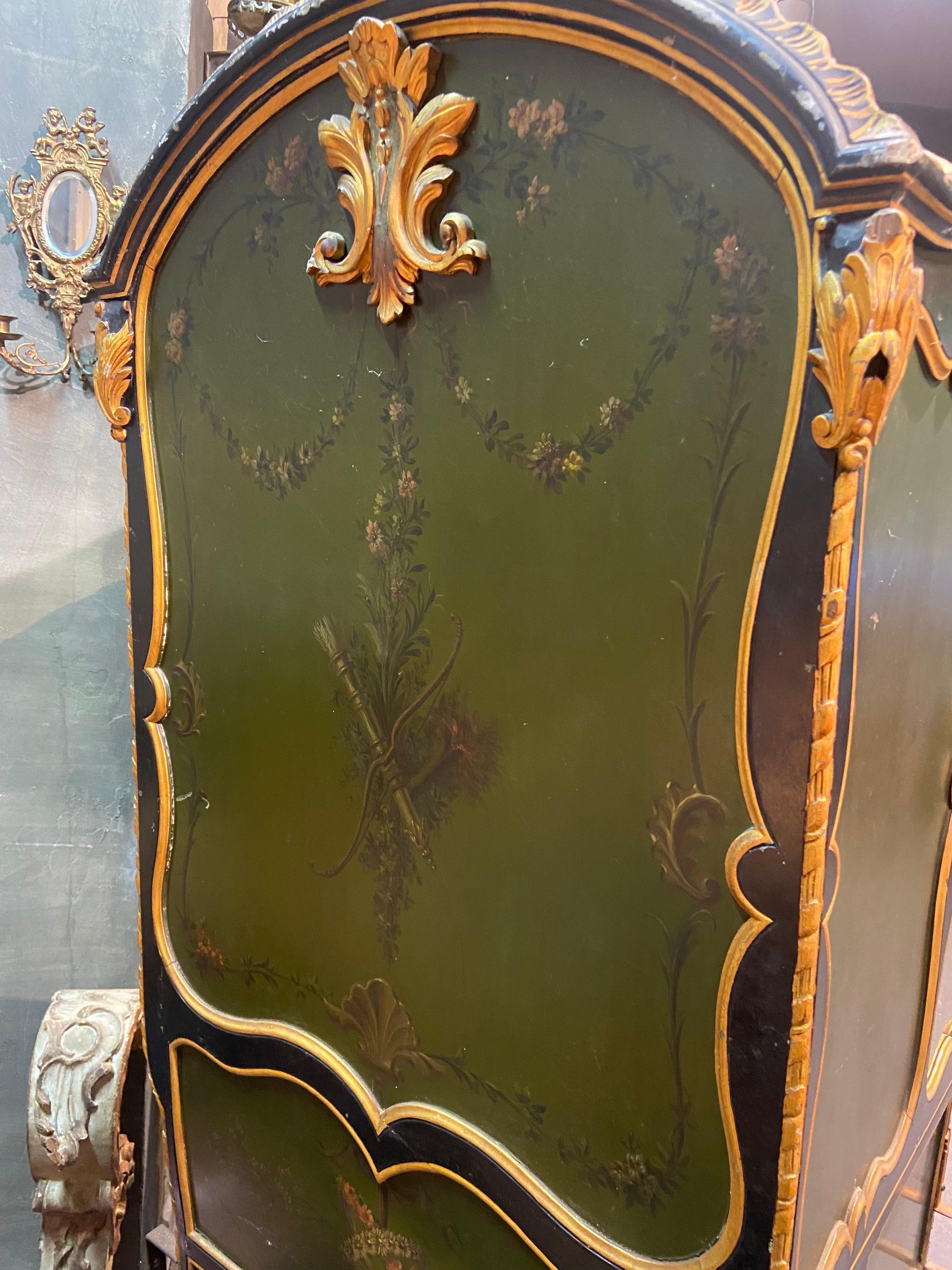 Wood 19th Century French Hand Carved and Hand Painted Sedan Chair in Louis XV Style For Sale