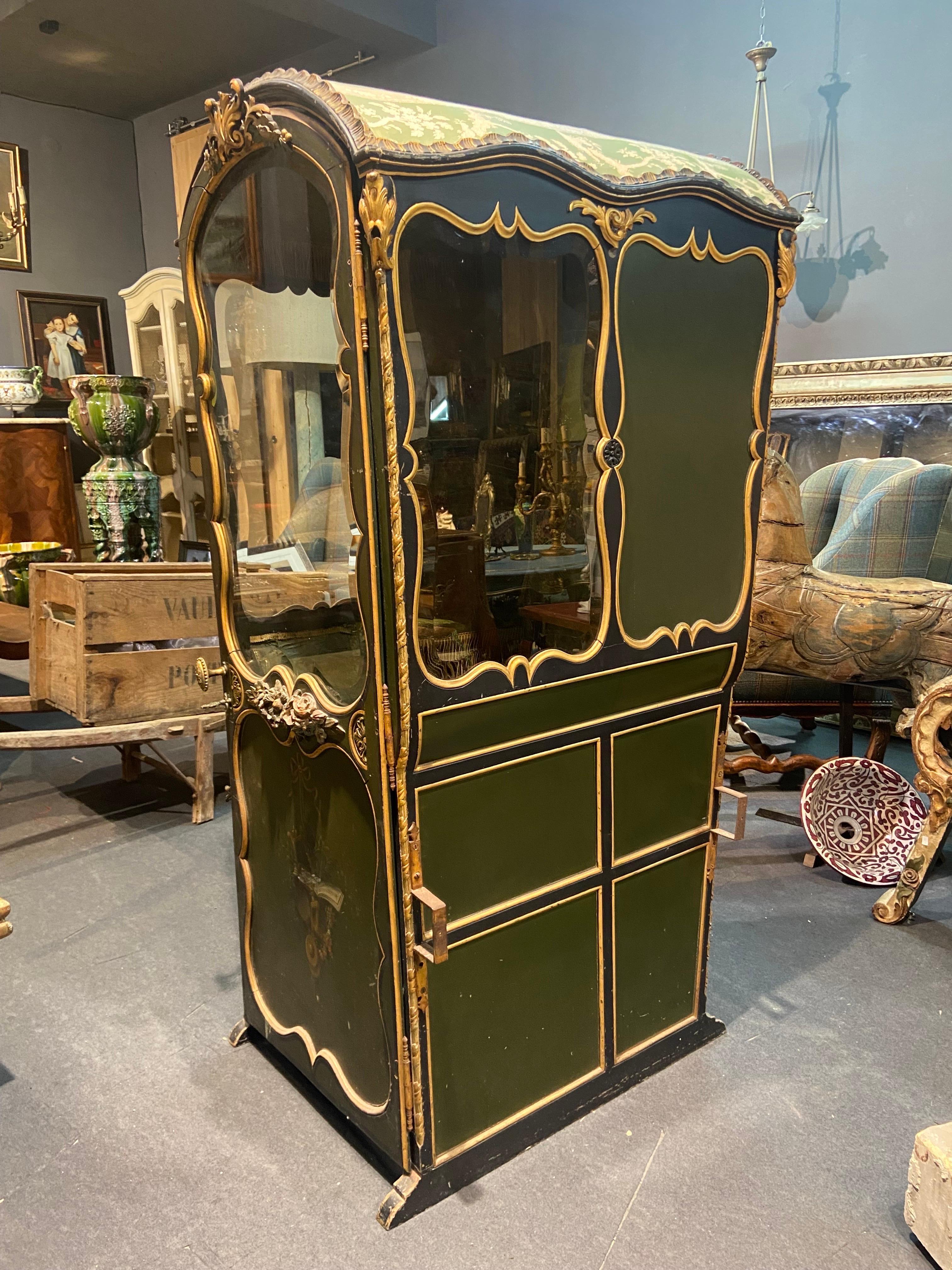 19th Century French Hand Carved and Hand Painted Sedan Chair in Louis XV Style For Sale 2