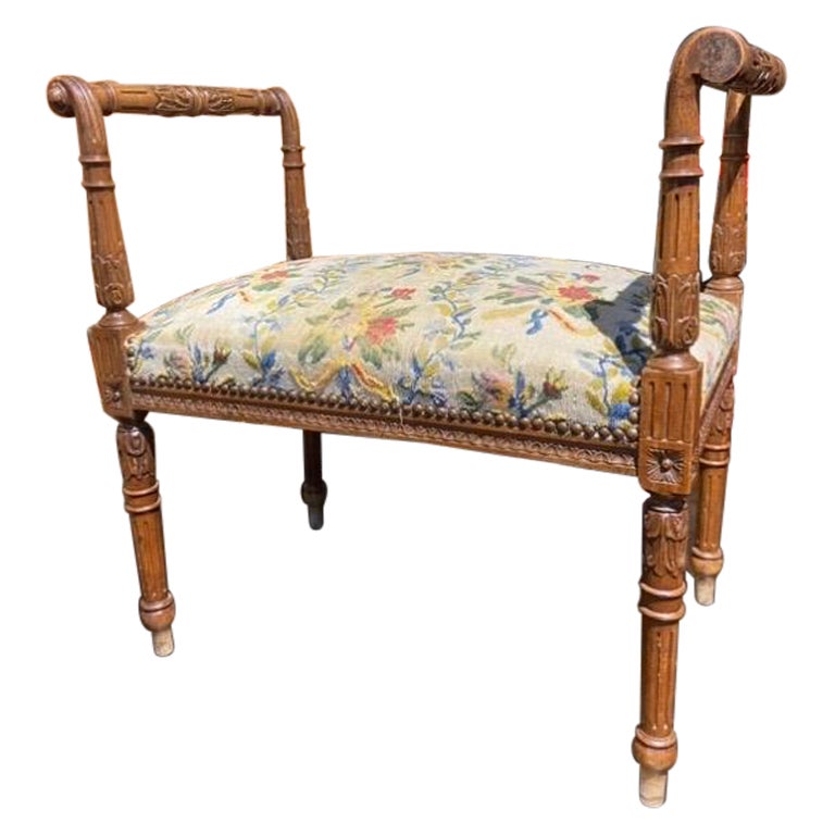 Tabouret français du 19ème siècle en hêtre sculpté et moulé à la main avec plateau en tapisserie