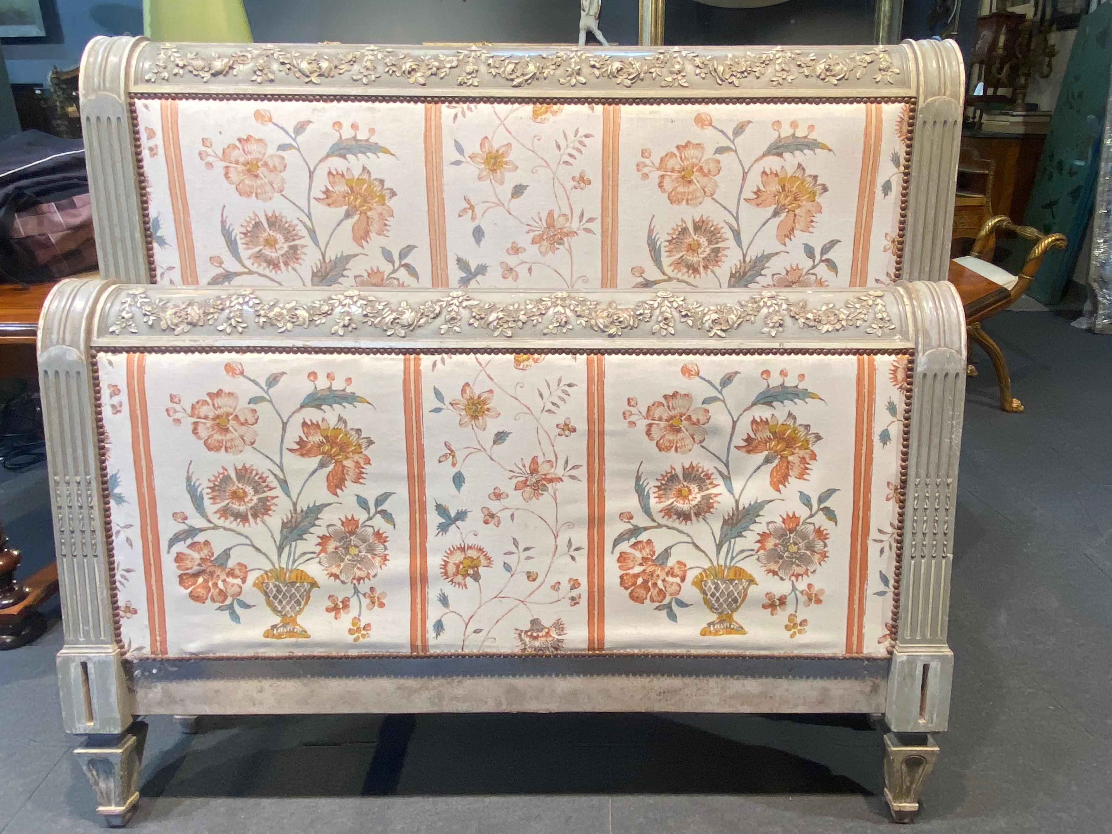 19th Century French Hand Carved and Painted Wooden Bed Frame Louis XV Period In Good Condition For Sale In Sofia, BG