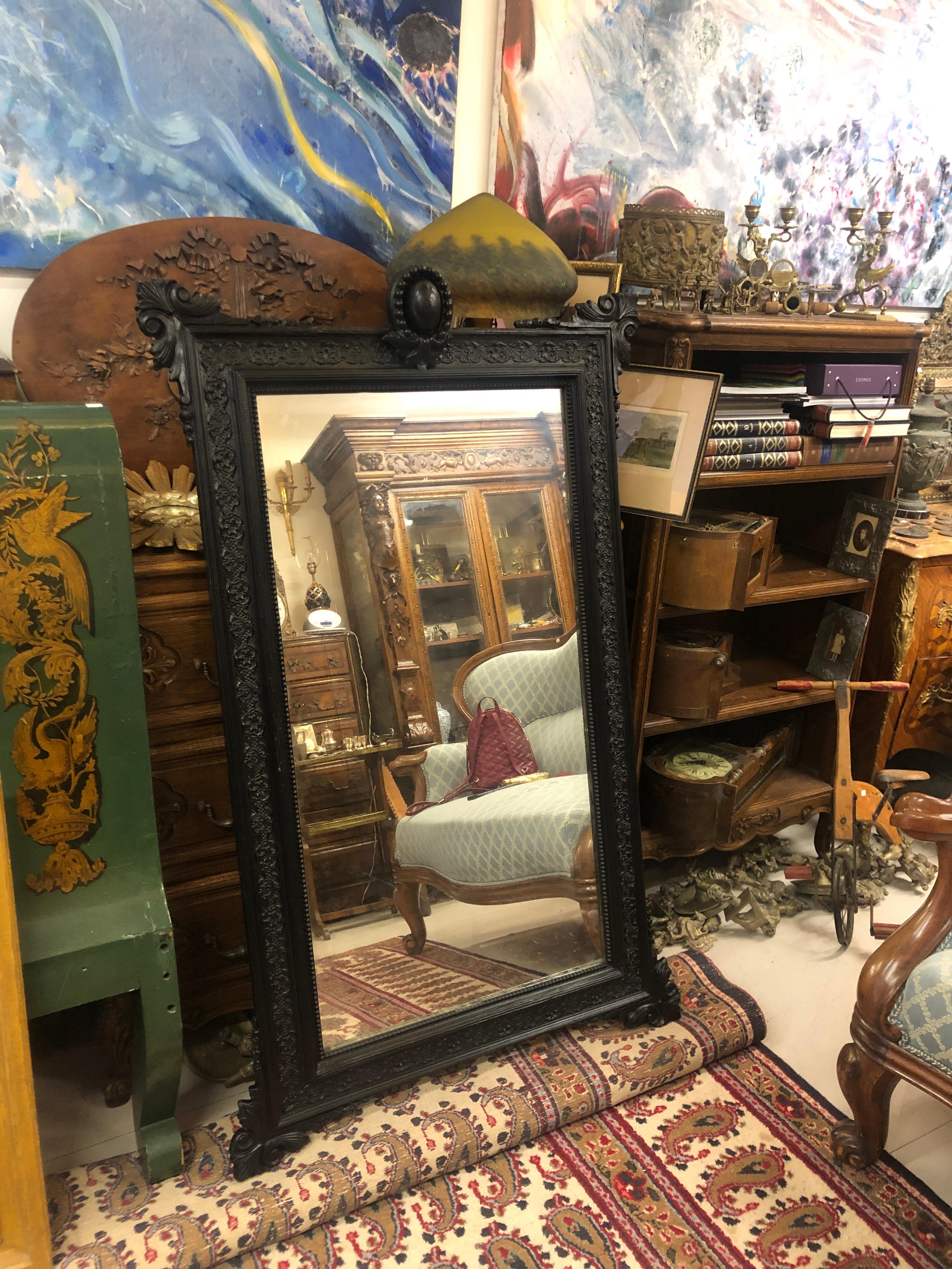 Rare and beautiful black mirror with original crystal glass made in hand carved wood.
Very good condition.
France, circa 1860.