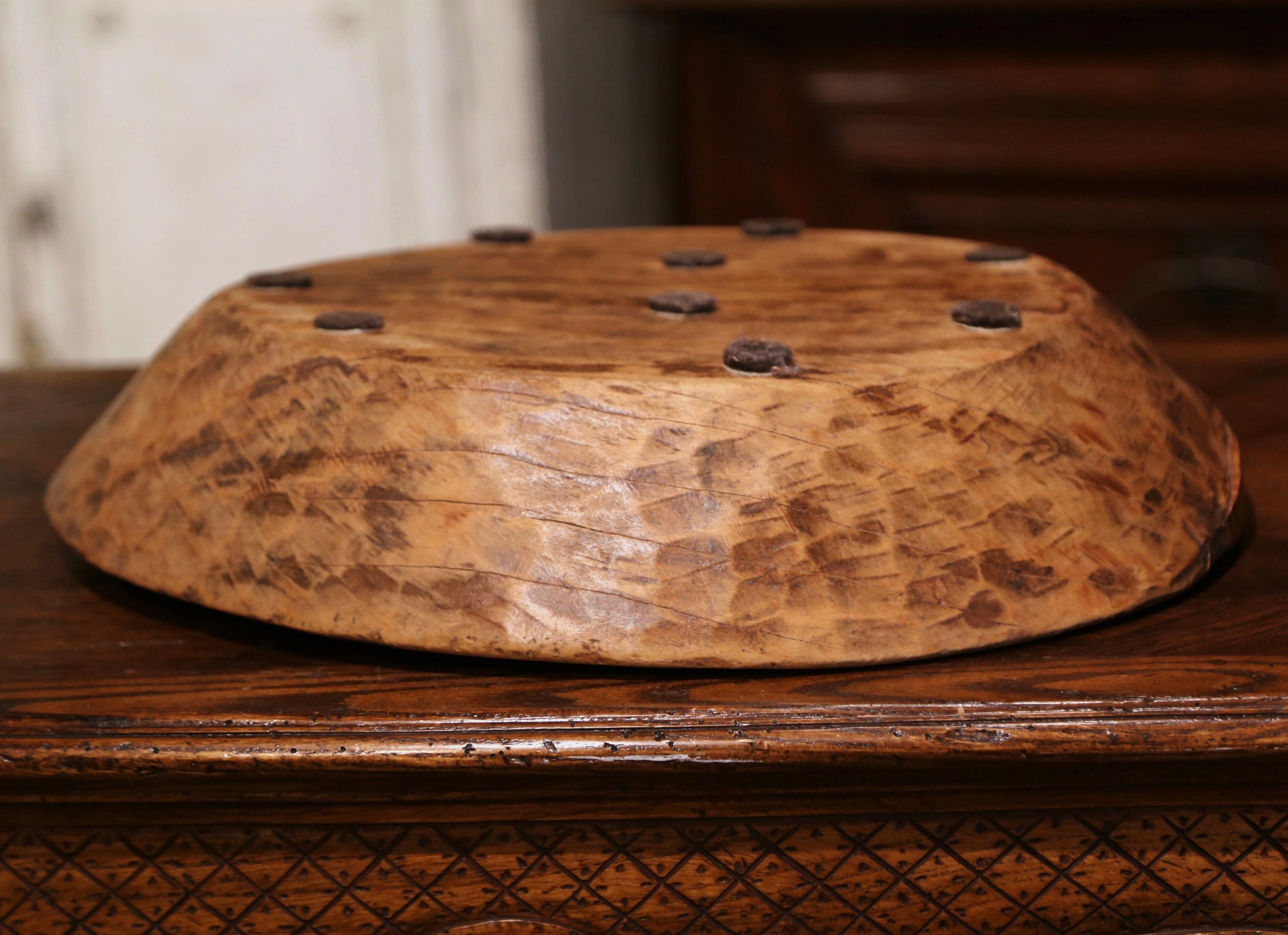 19th Century French Hand Carved Elm Decorative Fruit Bowl For Sale 3